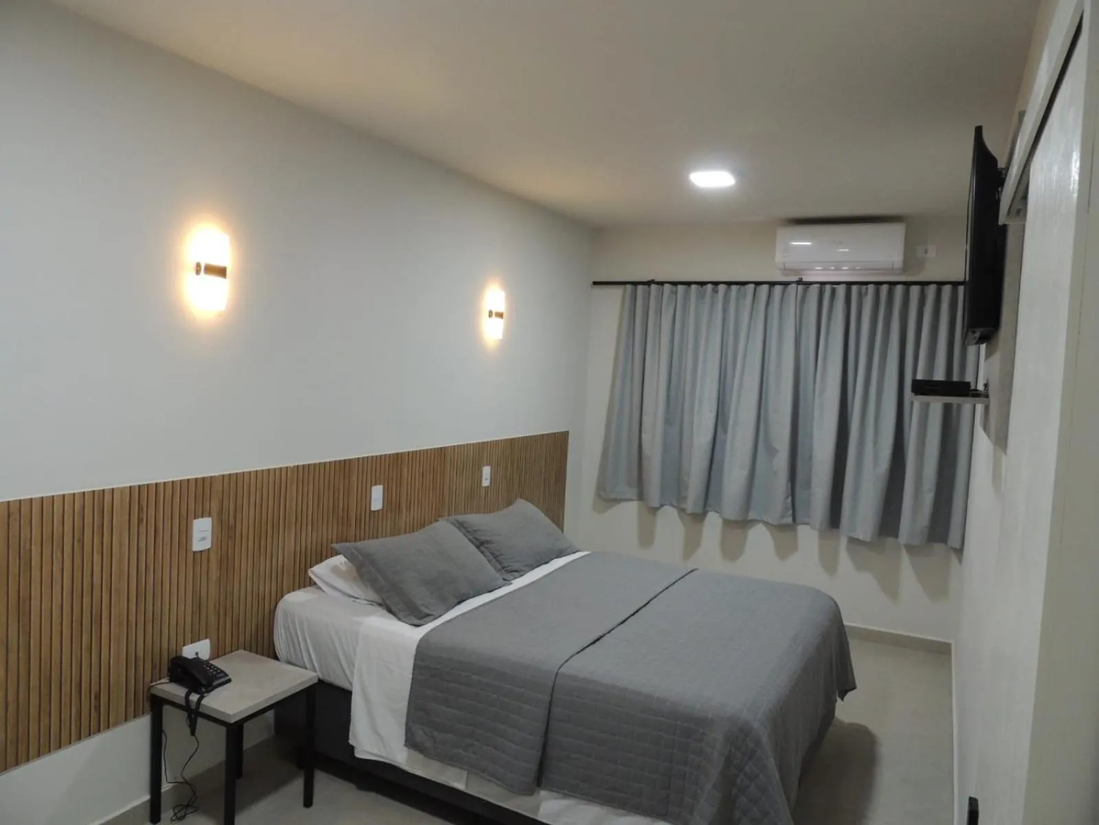 Bedroom, Bed in NC Hotel