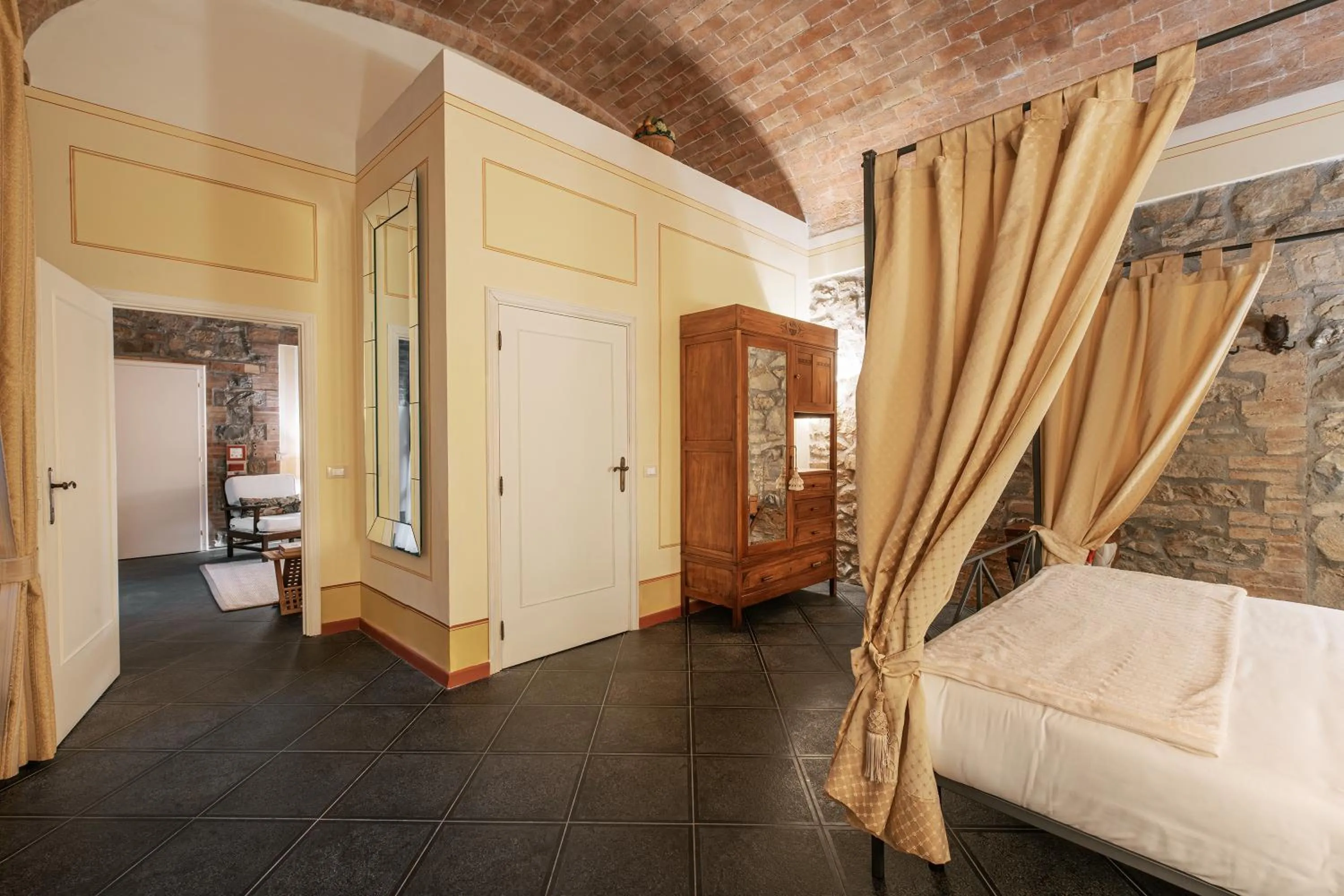 Bedroom, Bed in Porta Castellana B&B - Apartment