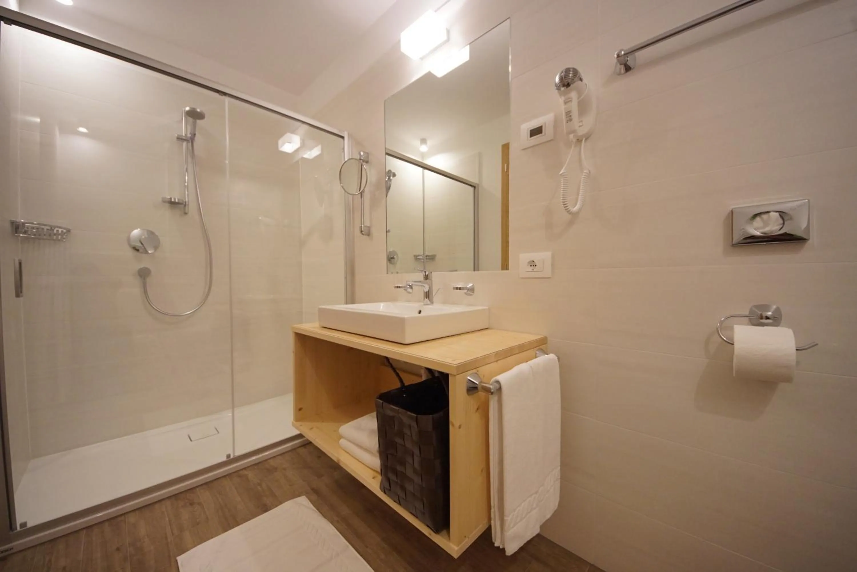 Bathroom in PLAN DE CORONES apartments