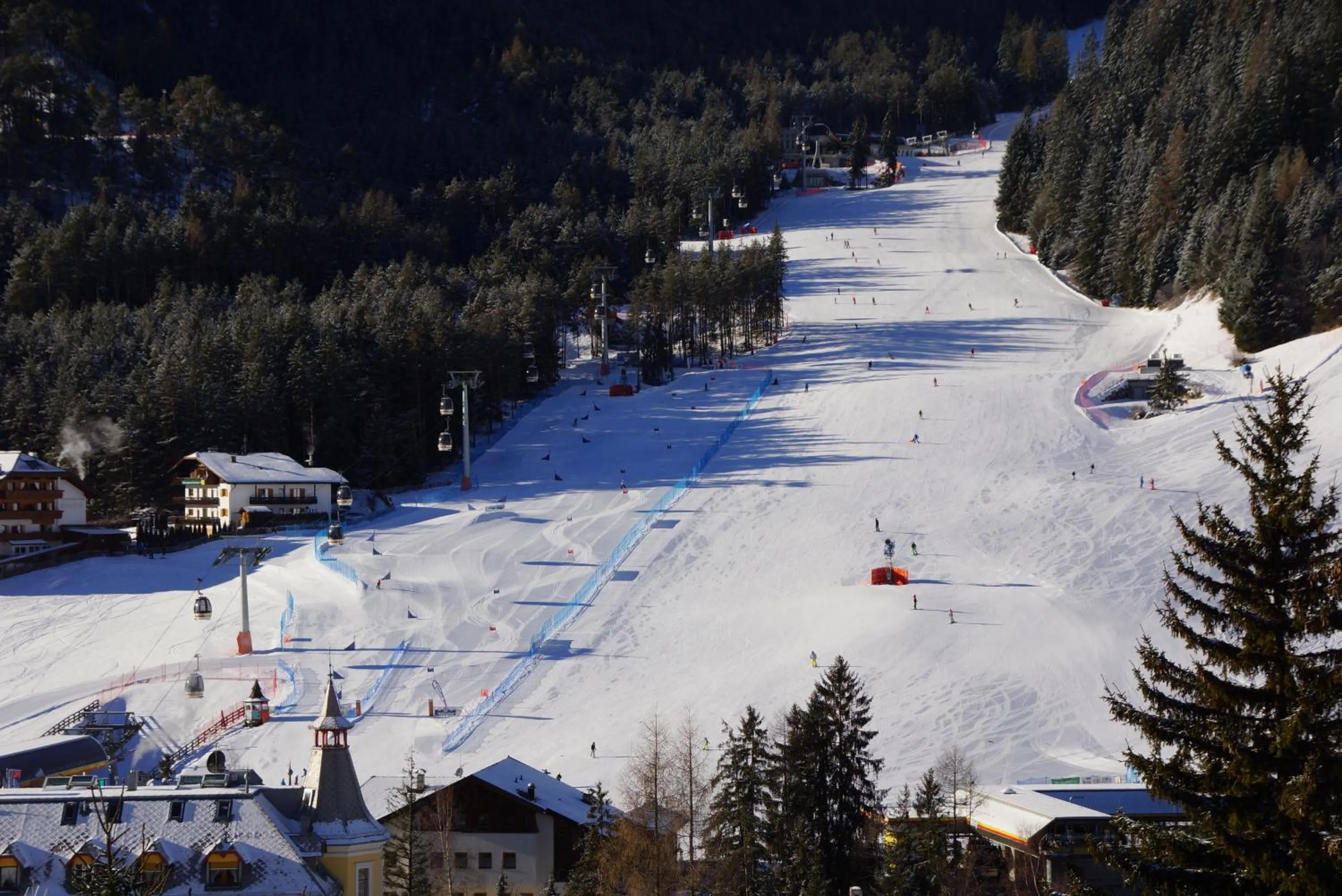 Skiing in PLAN DE CORONES apartments
