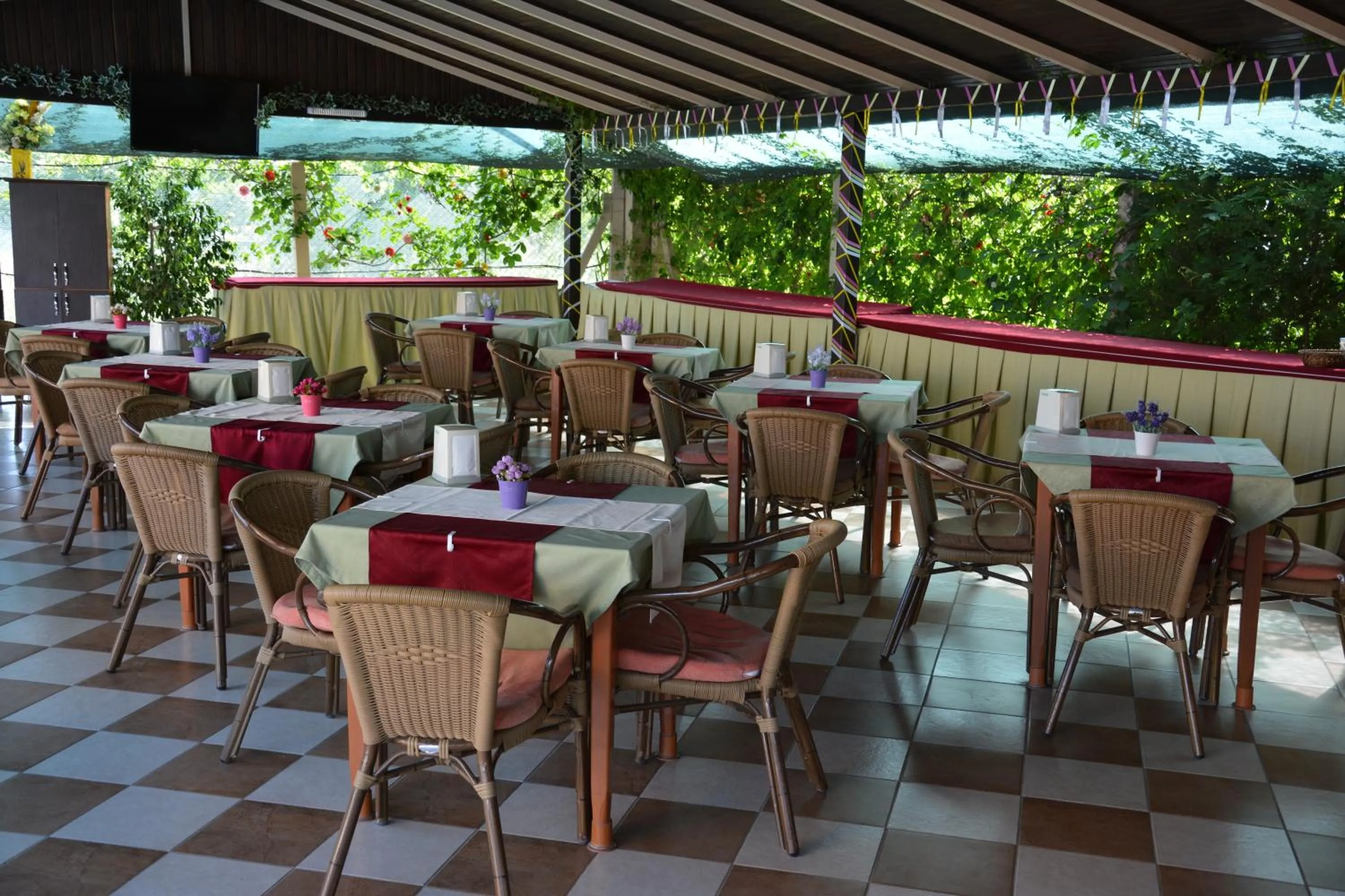 Restaurant/places to eat in Yavuzhan Hotel