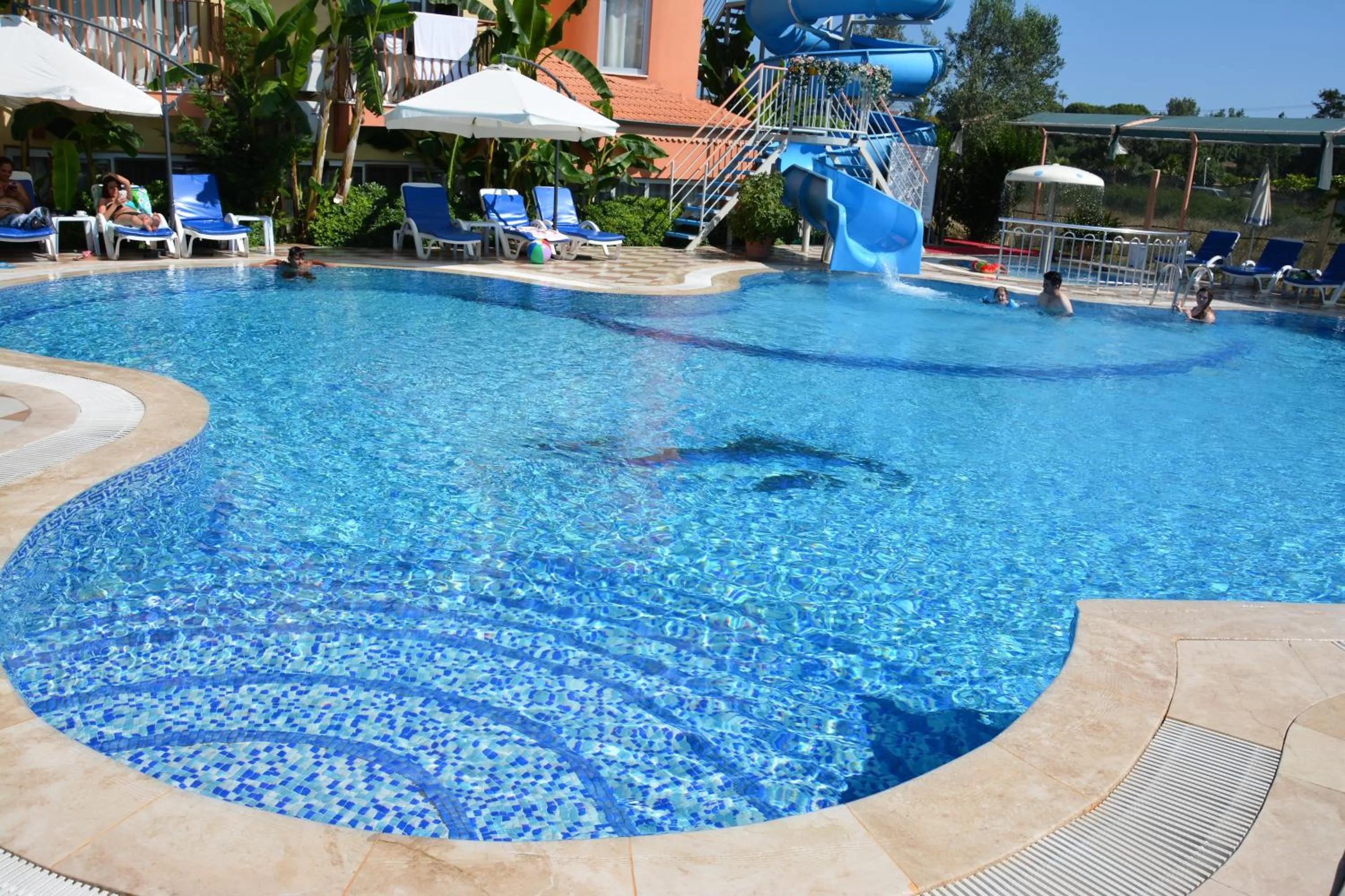 Swimming pool in Yavuzhan Hotel