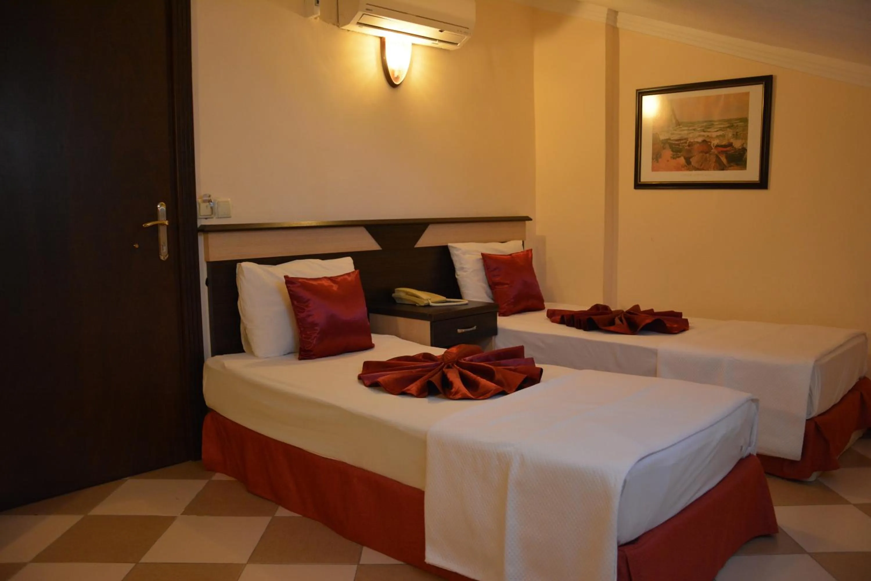 Photo of the whole room, Bed in Yavuzhan Hotel