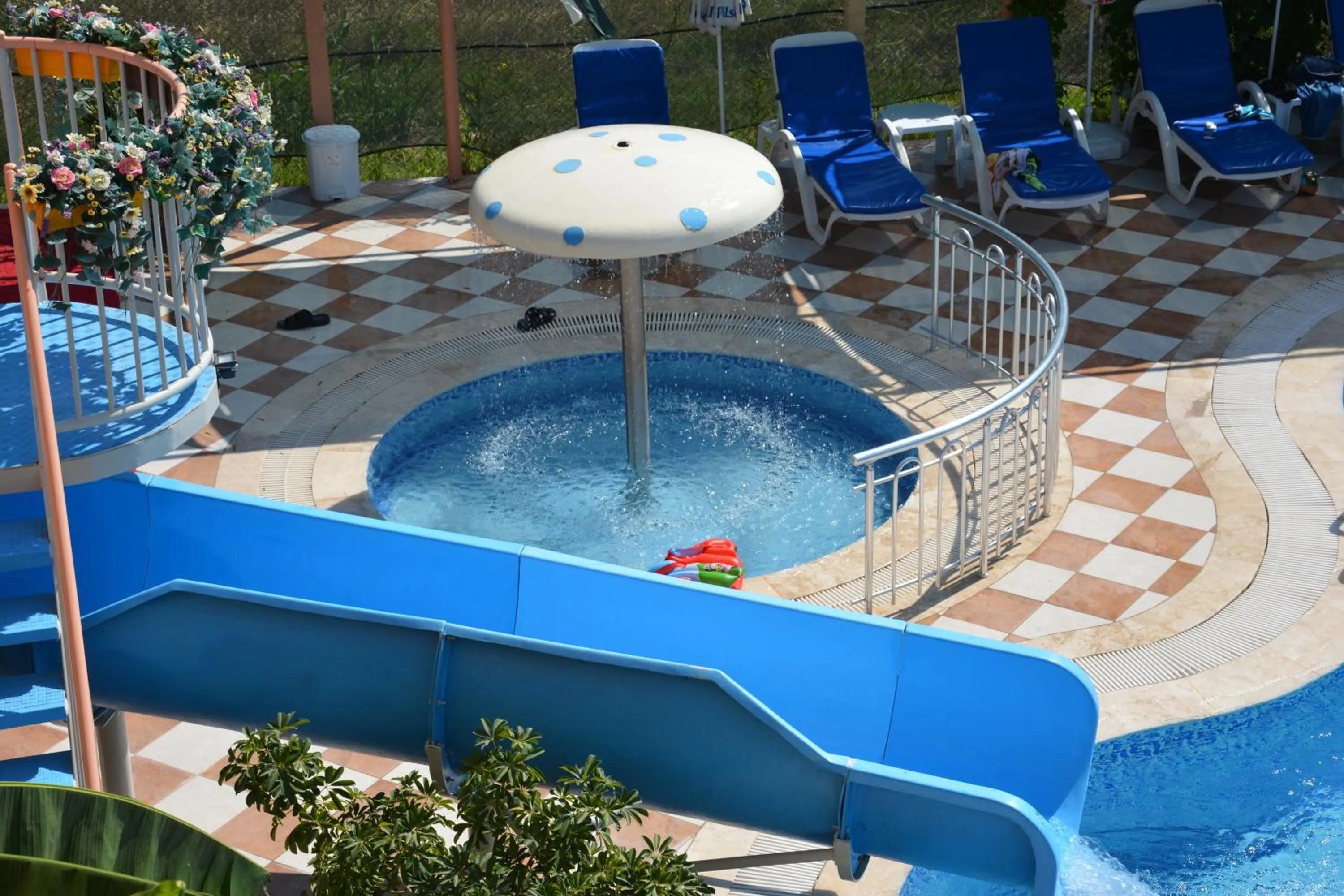 Pool view in Yavuzhan Hotel