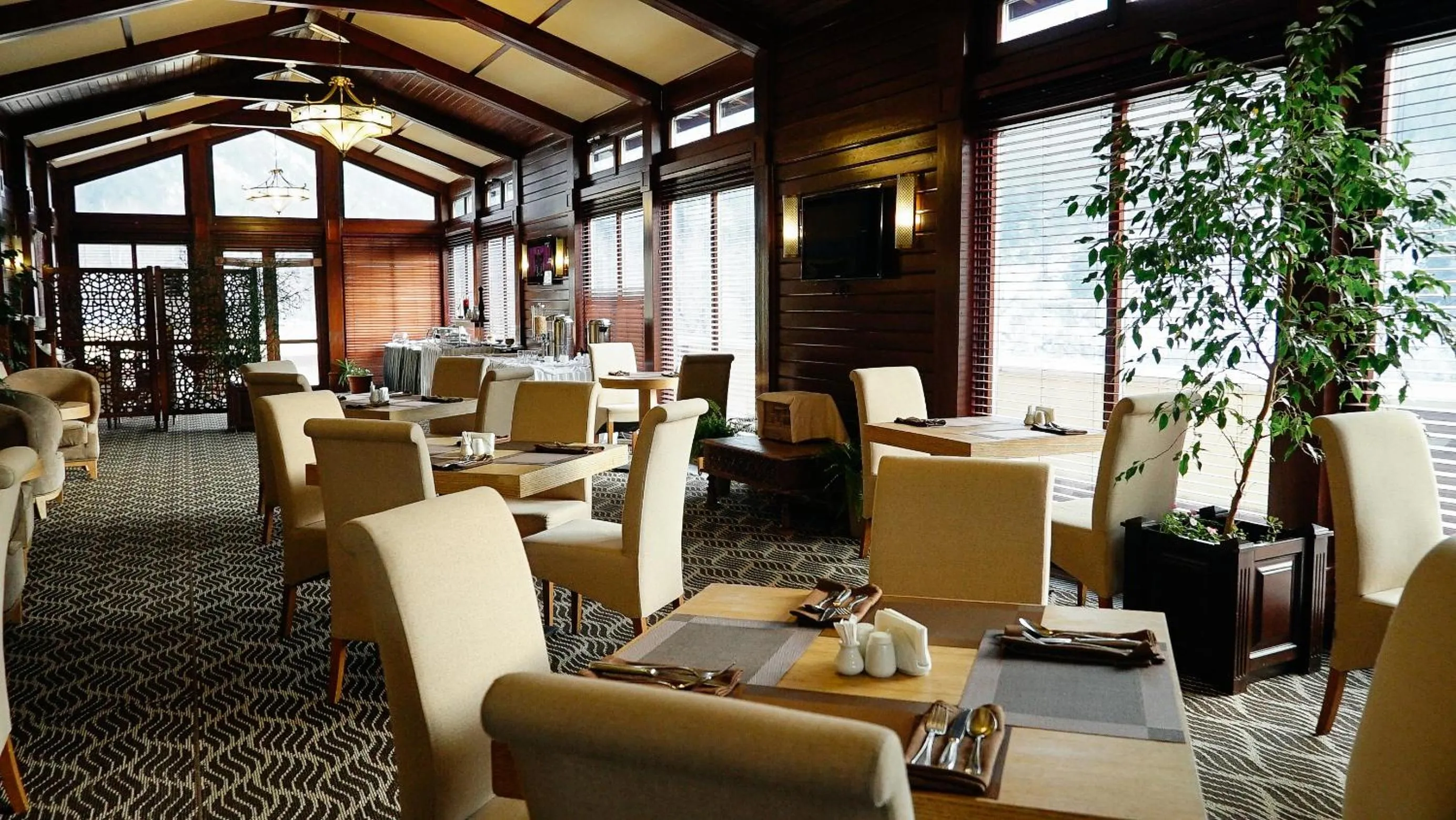 Restaurant/places to eat in Samal Resort & SPA