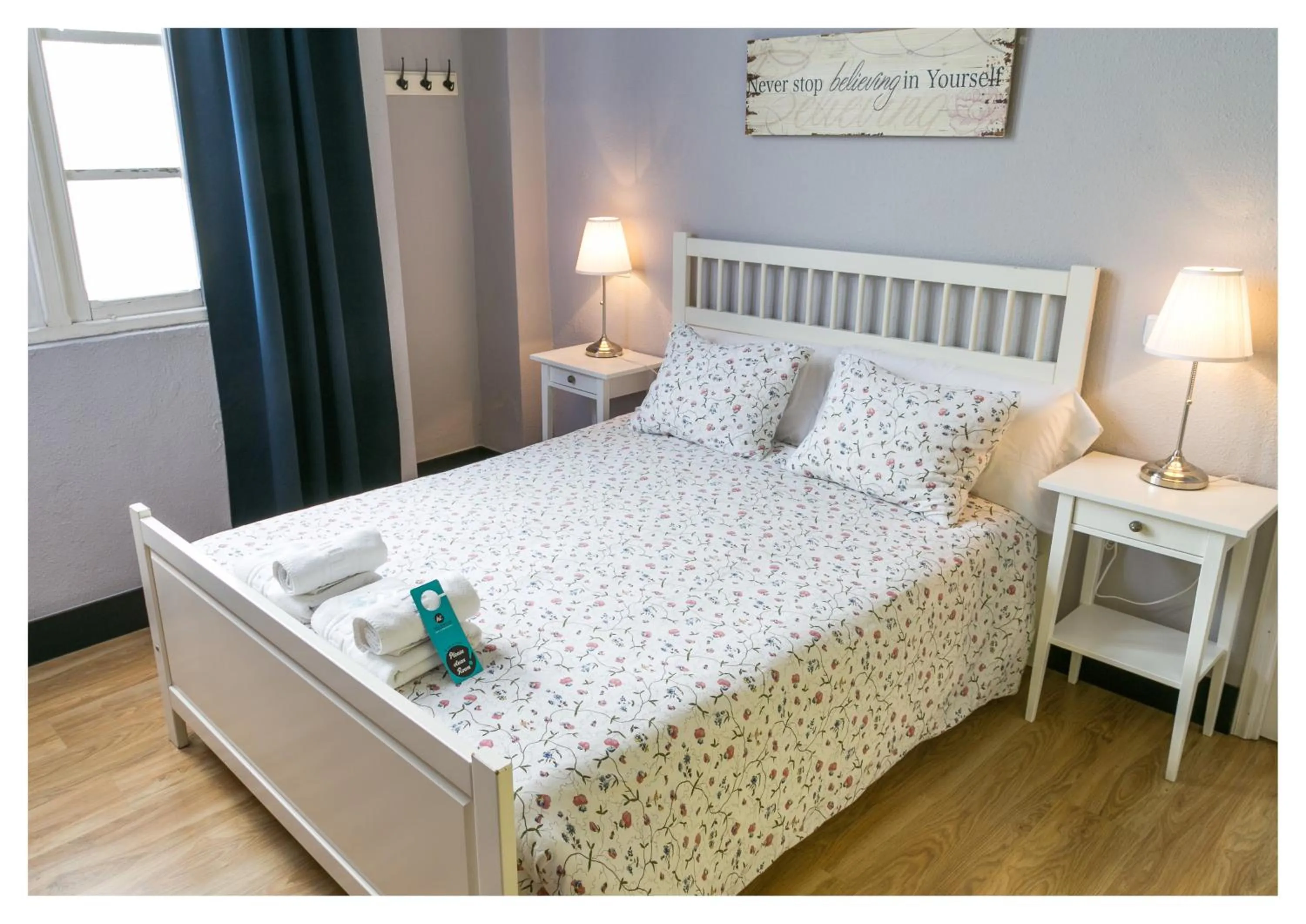 Bed in Hi Valencia Canovas