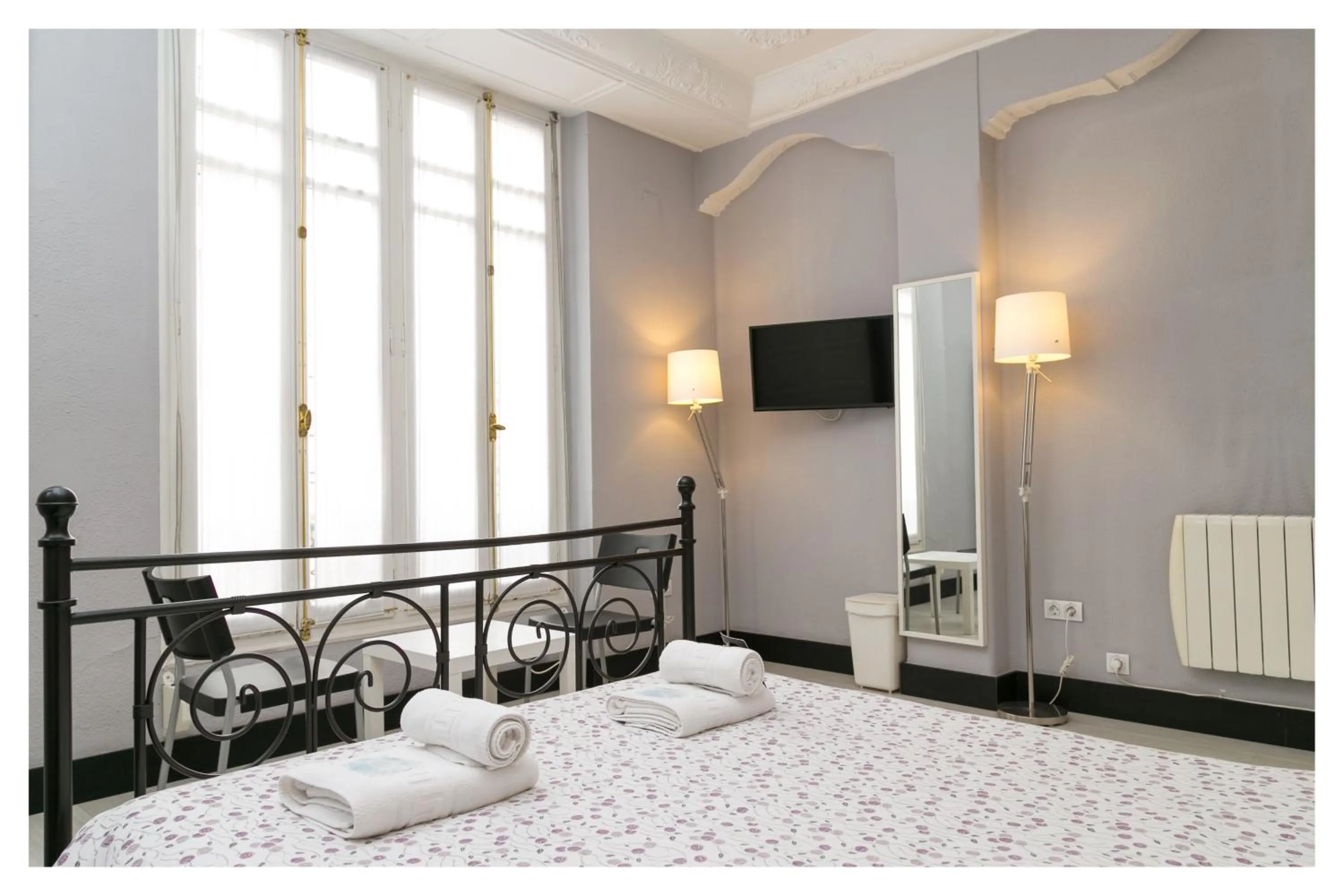 Bed in Hi Valencia Canovas