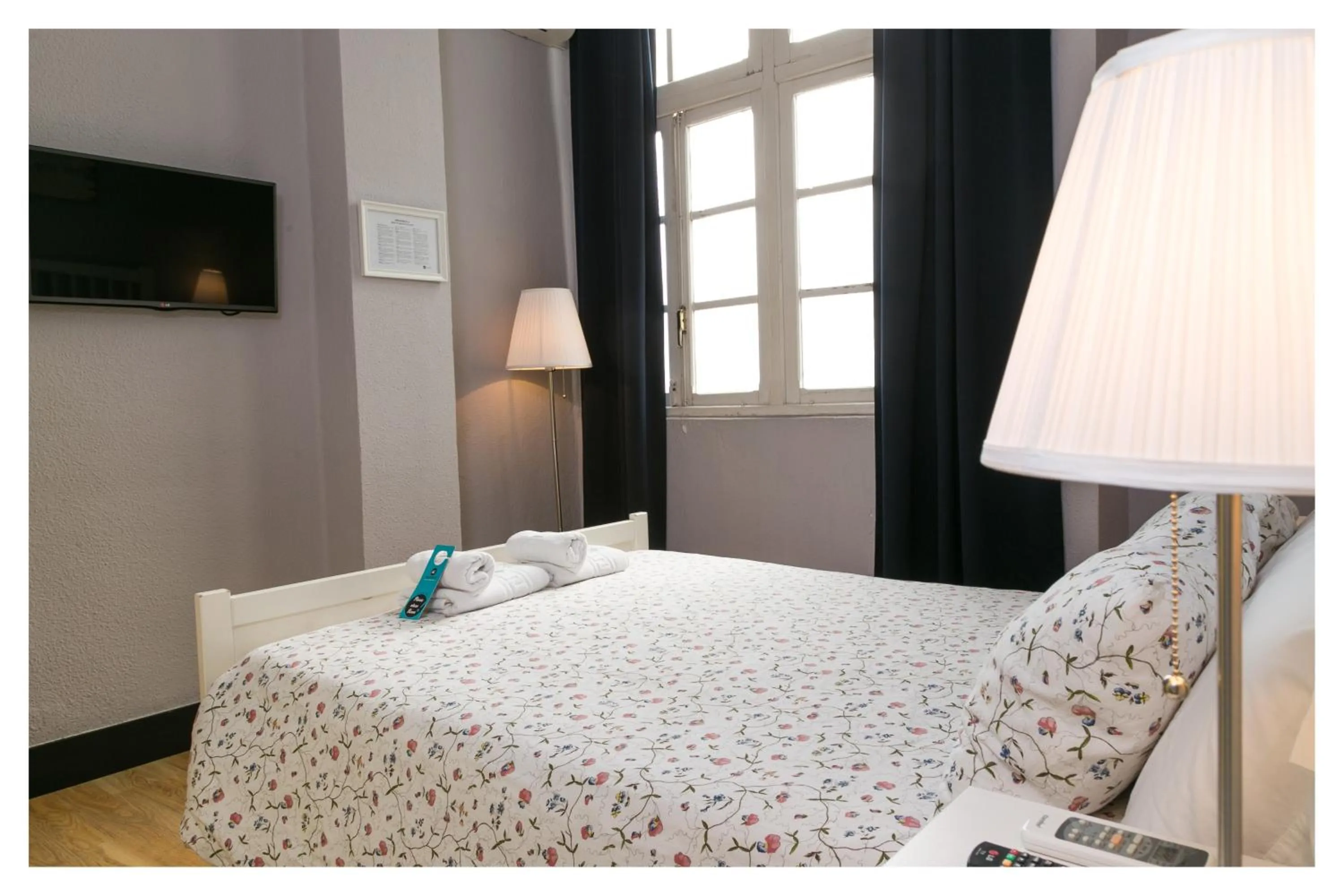 Bed in Hi Valencia Canovas