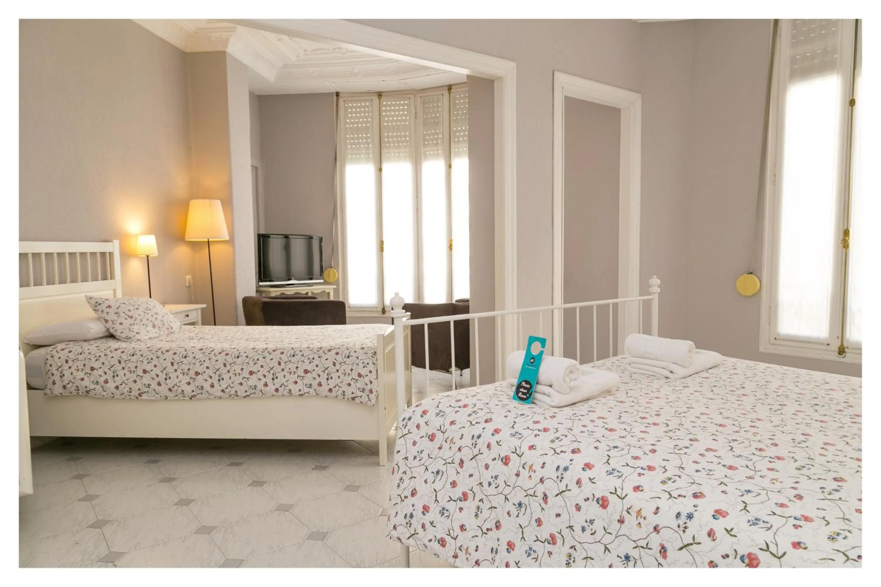 Bed in Hi Valencia Canovas