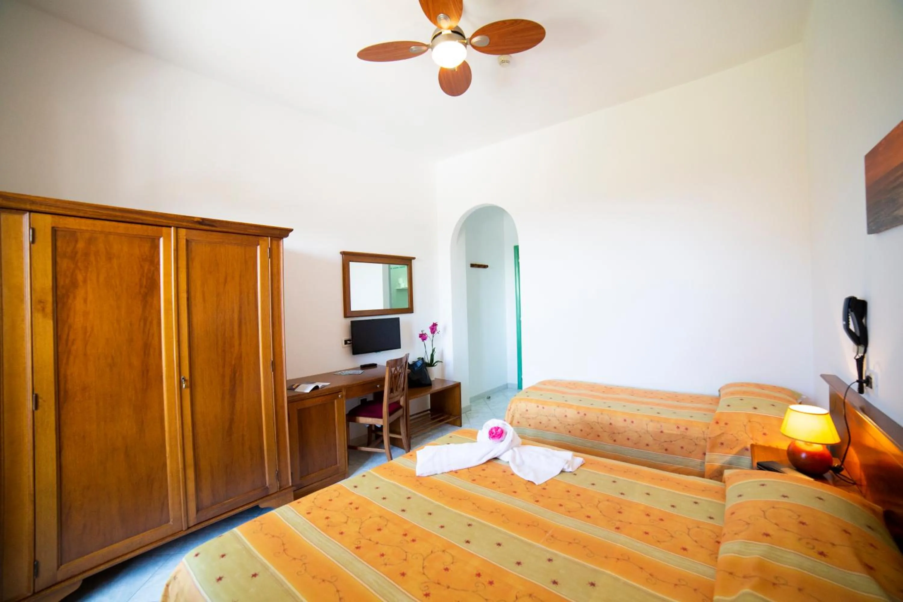 Bedroom, Bed in Hotel La Mandorla