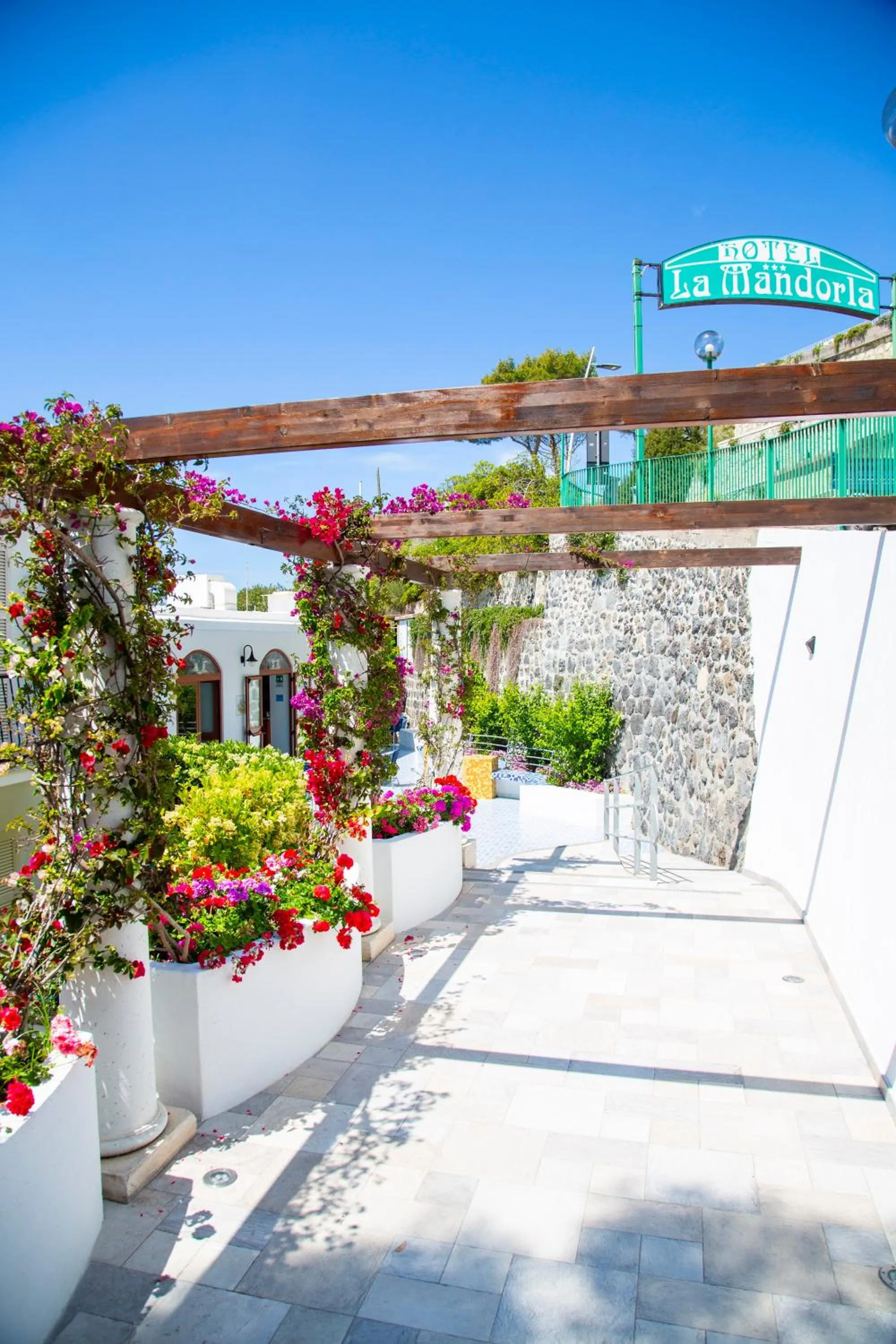 Facade/entrance in Hotel La Mandorla