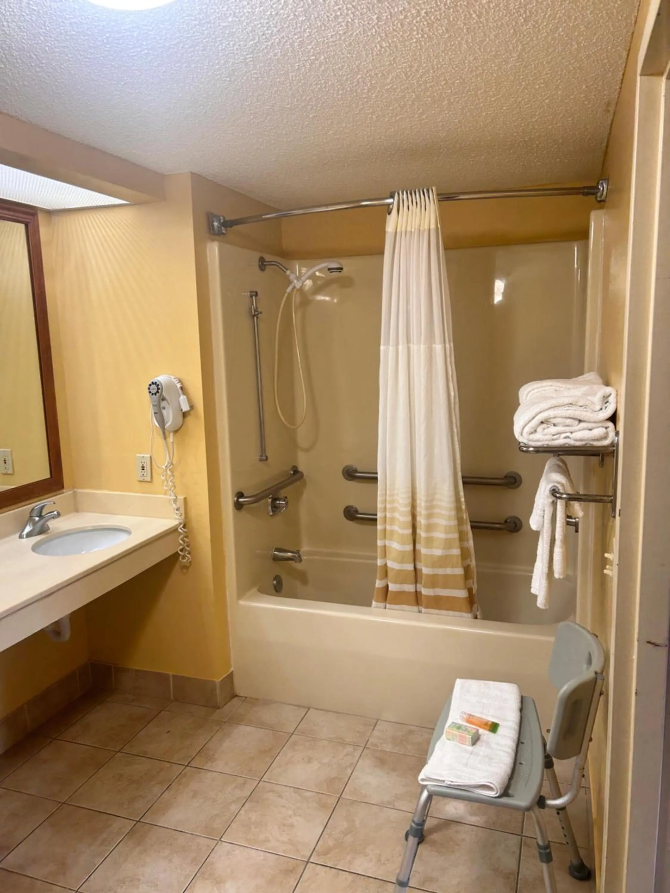 Shower in Home Town Inn & Suites