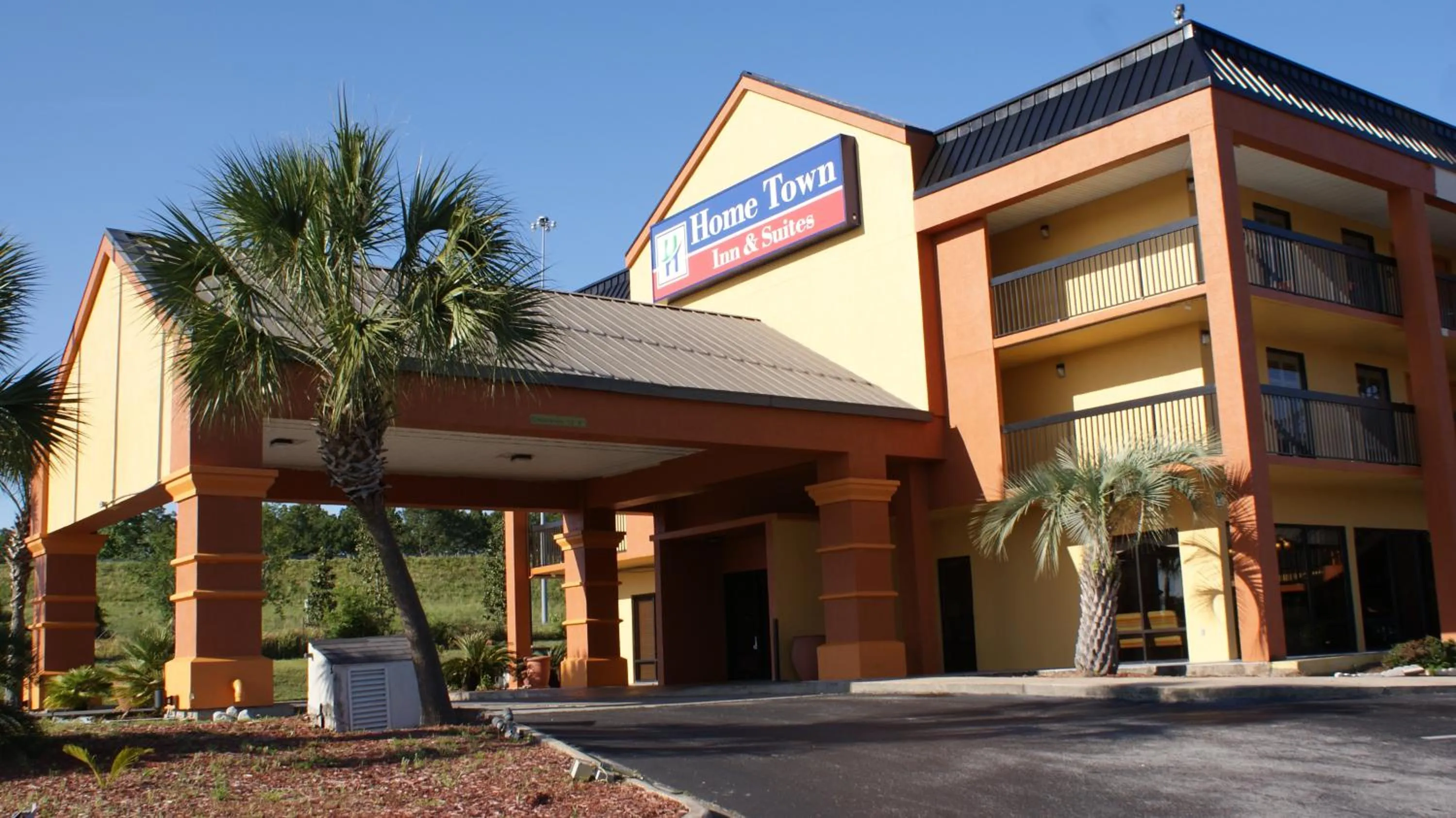 Facade/entrance in Home Town Inn & Suites