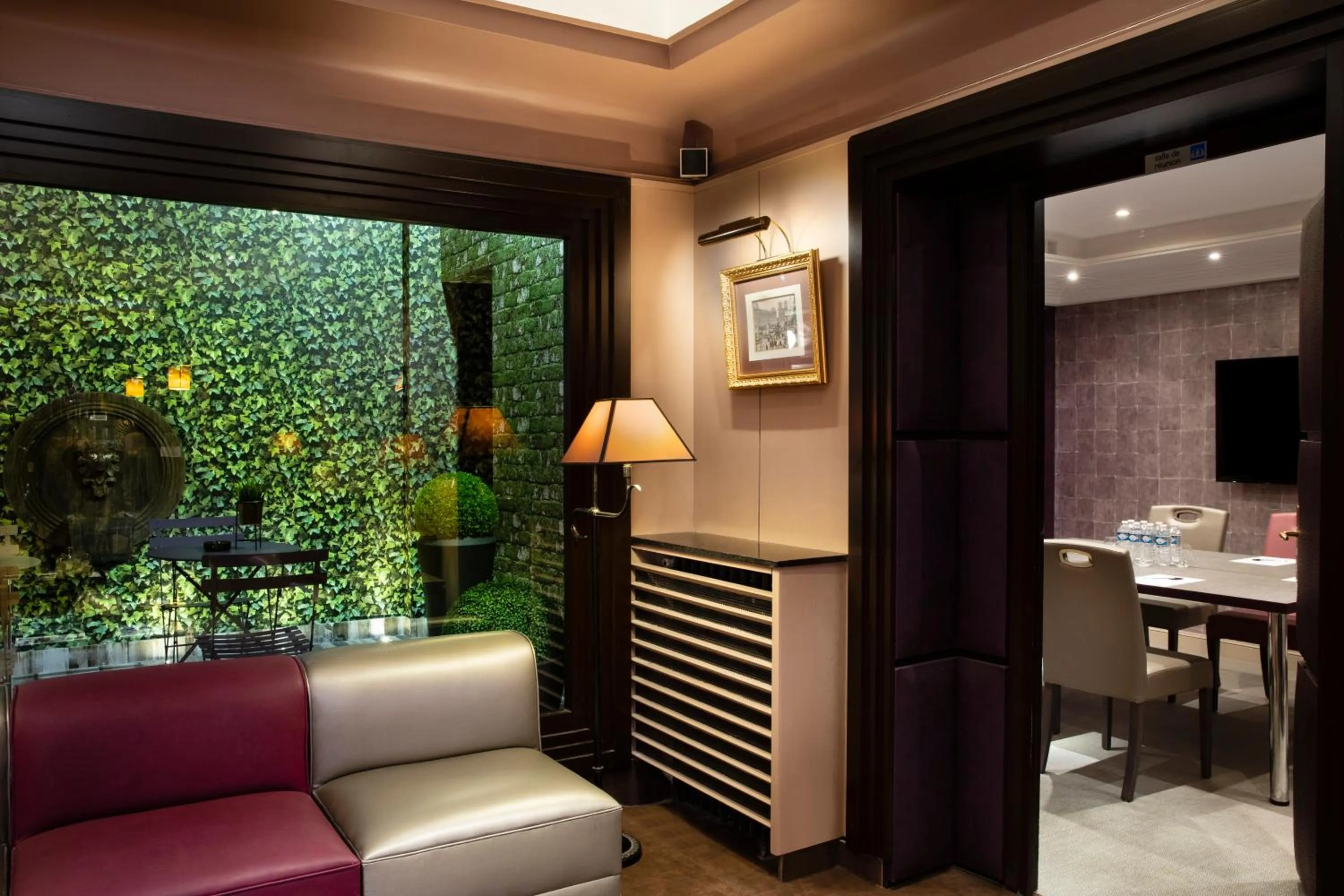 Lobby or reception in Elysées Hôtel