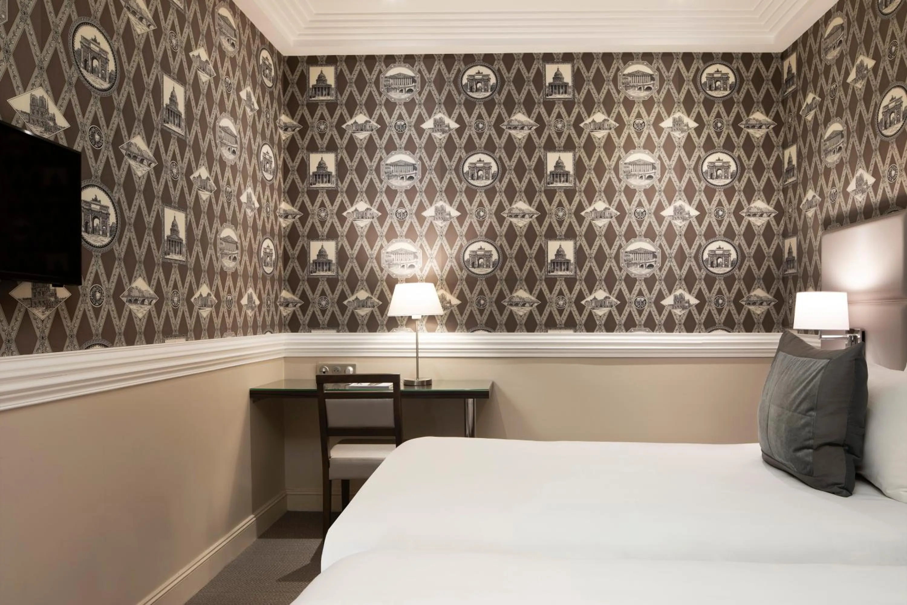 Bed in Elysées Hôtel