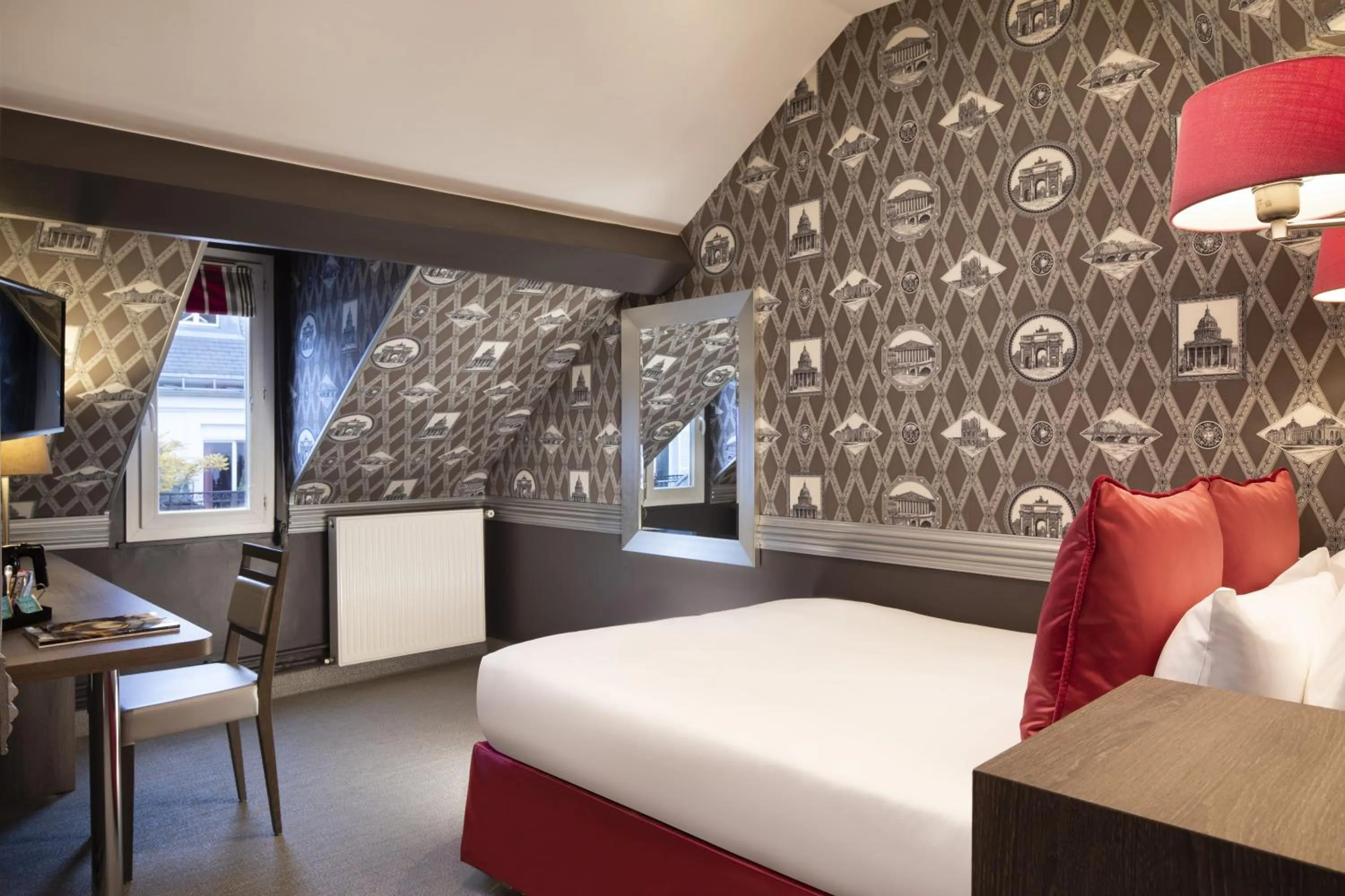 Bedroom, Bed in Elysées Hôtel