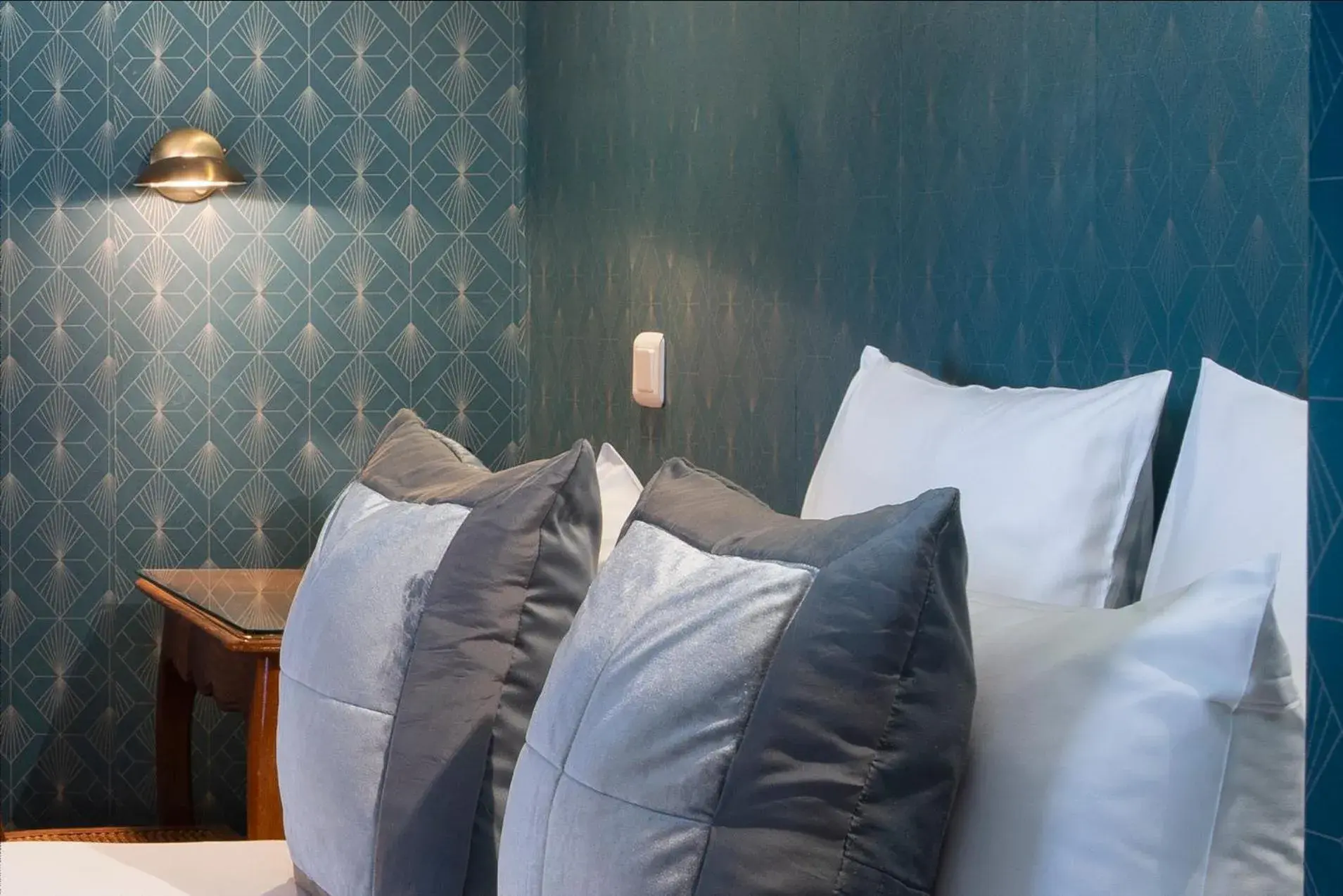 Single Room in Elysées Hôtel Single Room in Elysées Hôtel