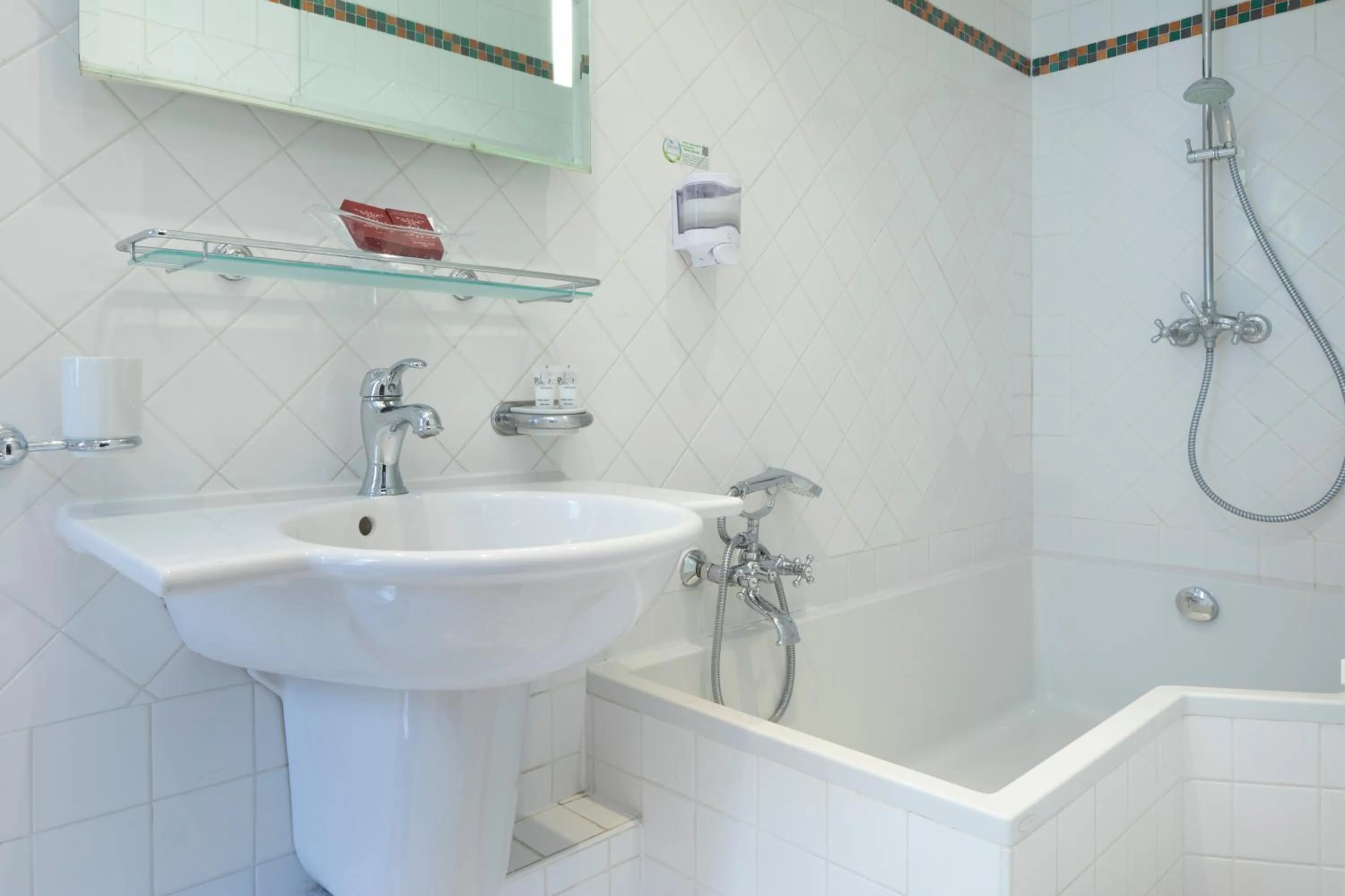 Bathroom in Elysées Hôtel