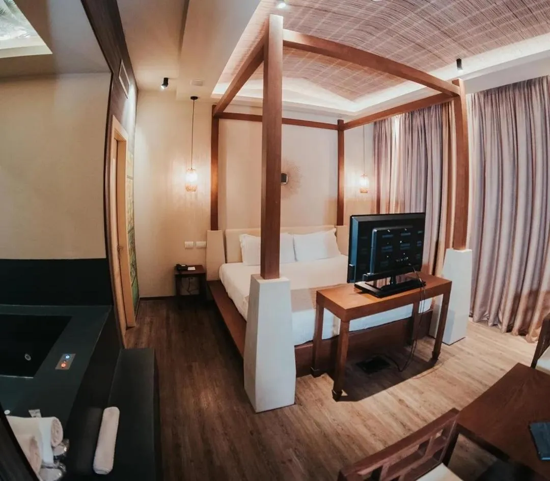 Emotional Grand Motel