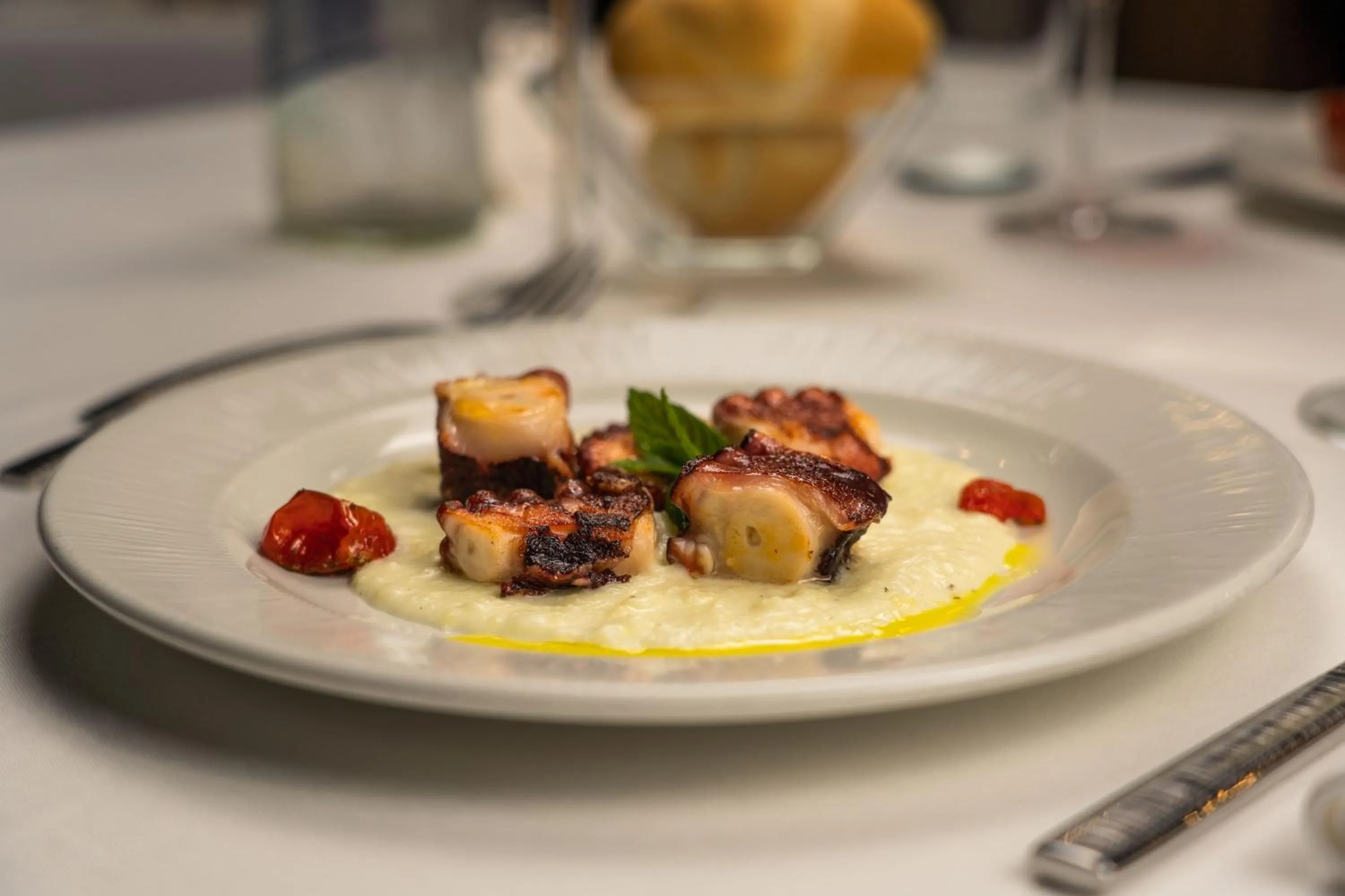 Restaurant/places to eat in Emotional Grand Motel