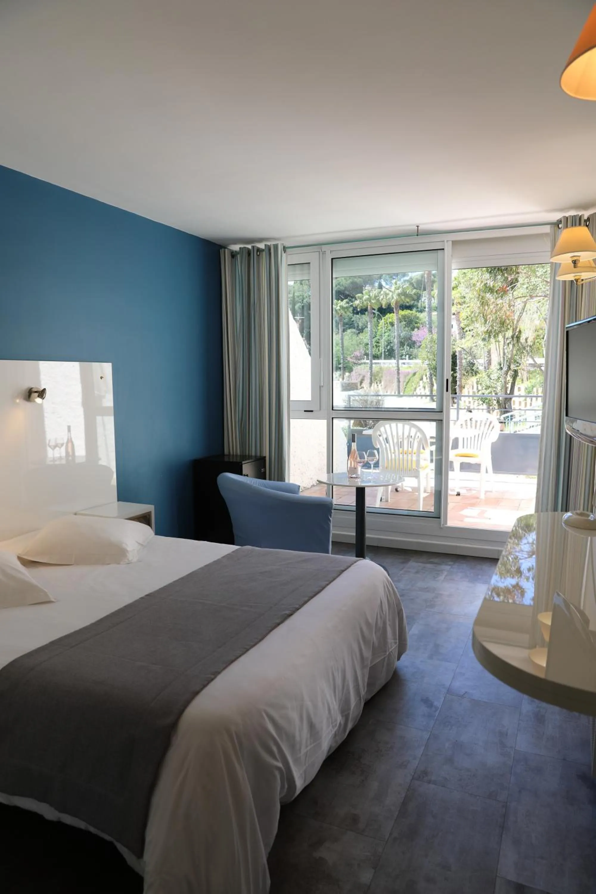 Photo of the whole room in Les Alcyons