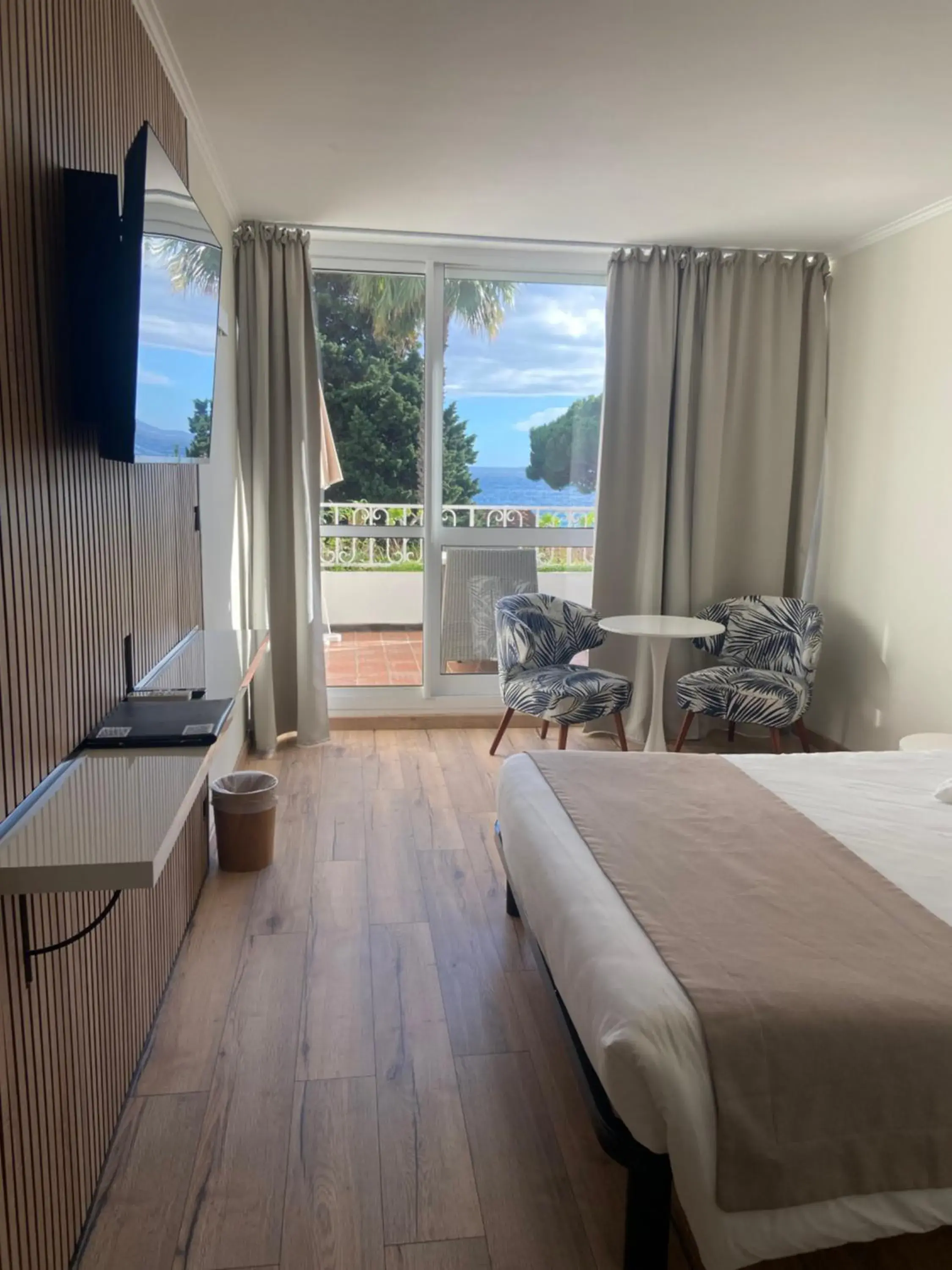 Double Room with Sea View - First Floor in Les Alcyons Double Room with Sea View - First Floor in Les Alcyons