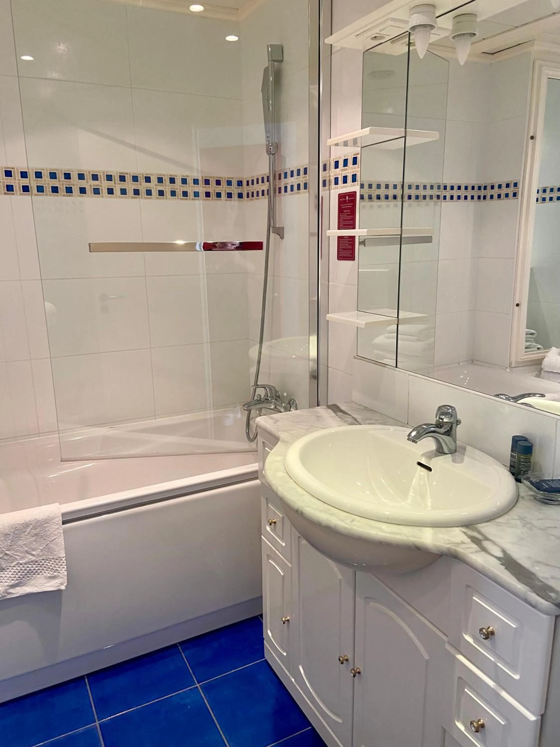 Bathroom in Les Alcyons