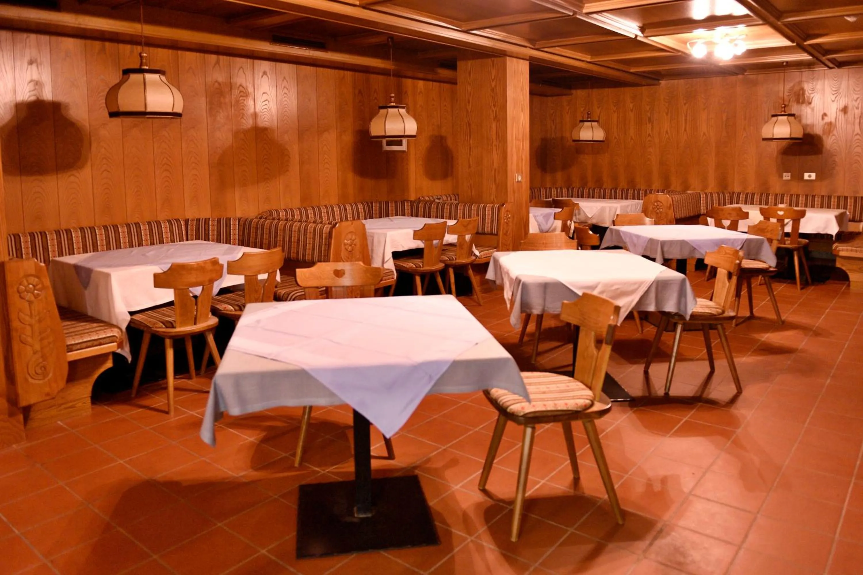 Restaurant/places to eat in Residence Terentis