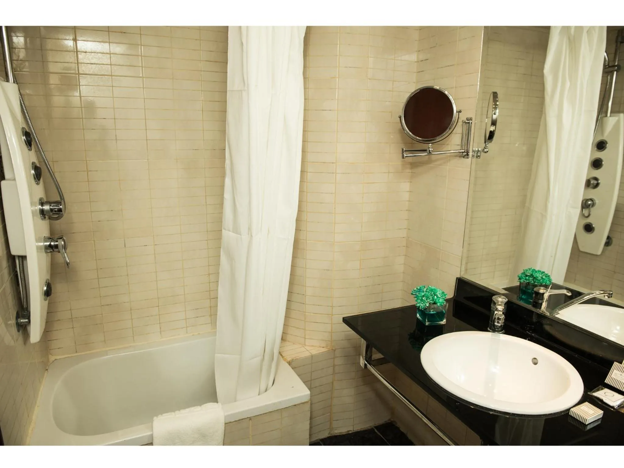 Bathroom in Cherry Maryski Hotel