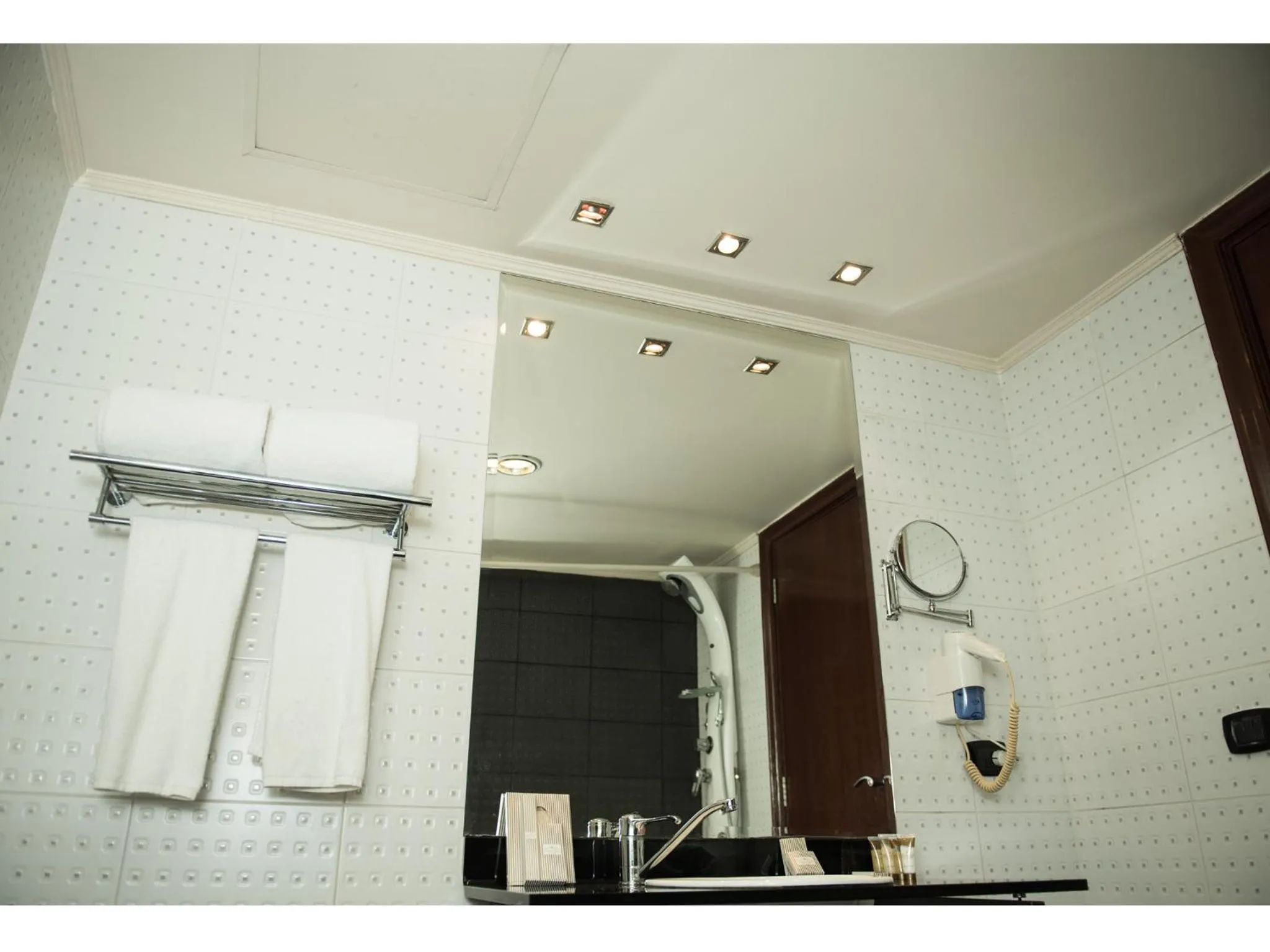 Bathroom in Cherry Maryski Hotel