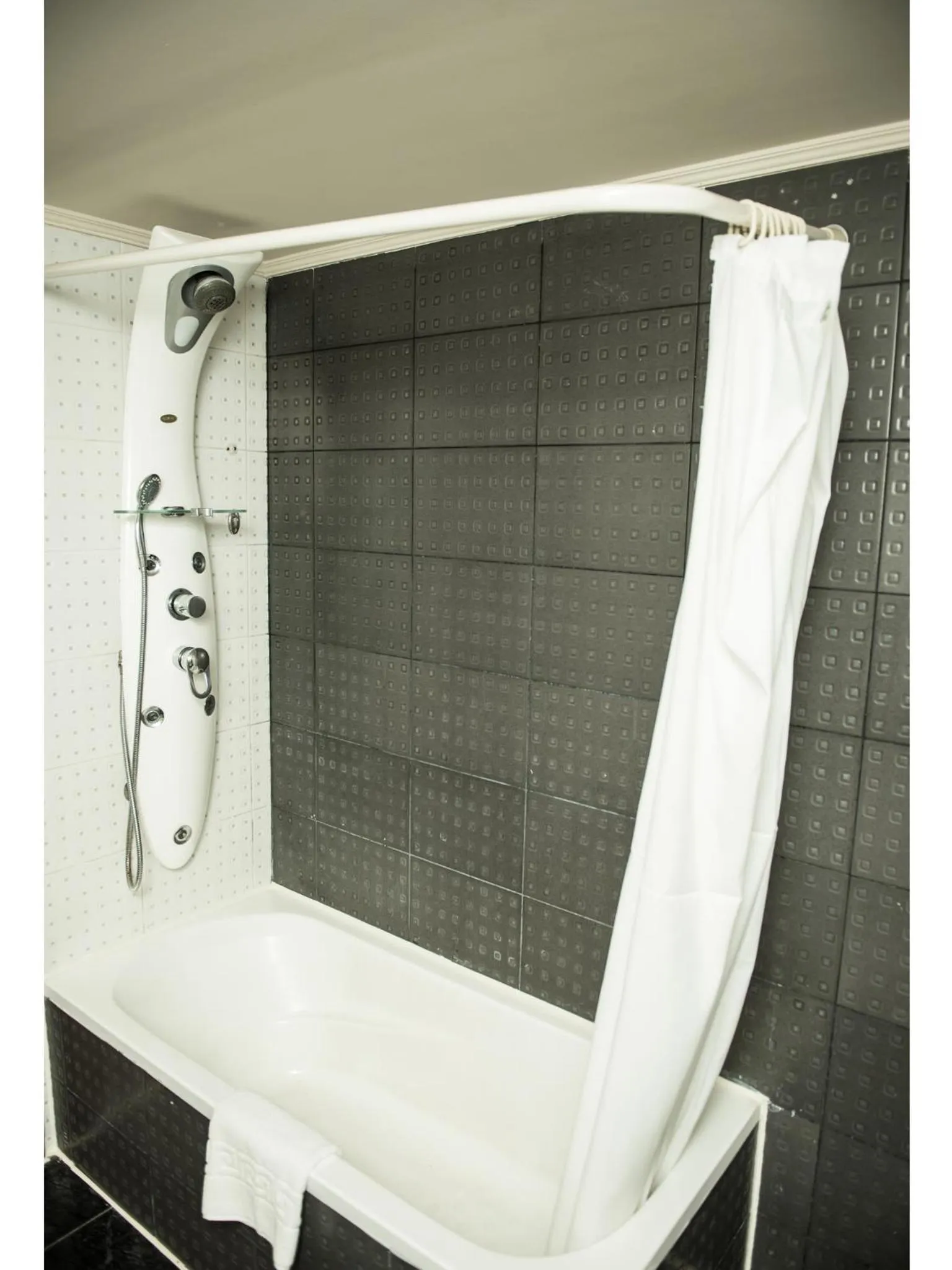 Bathroom in Cherry Maryski Hotel