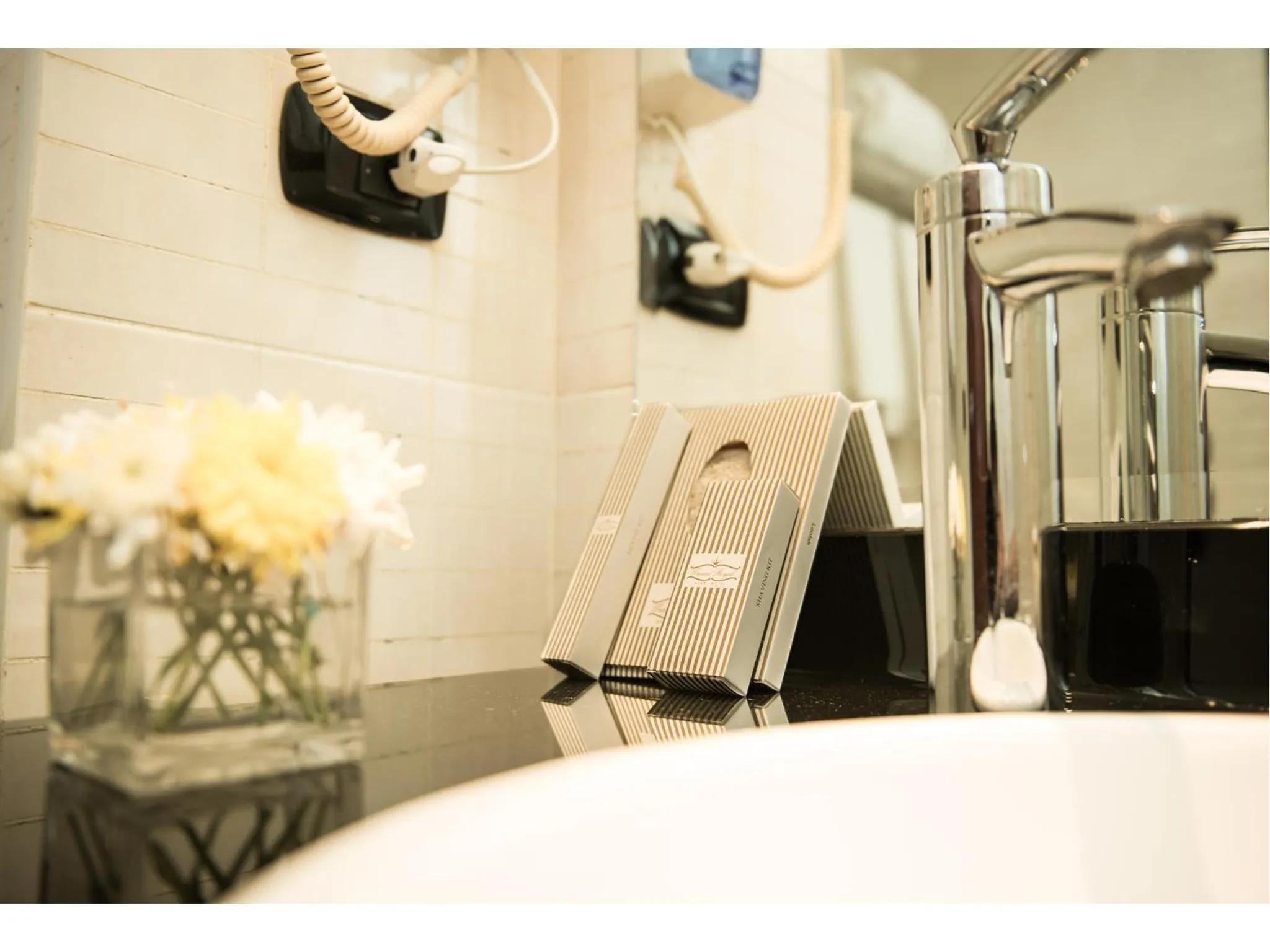 Bathroom, Bed in Cherry Maryski Hotel