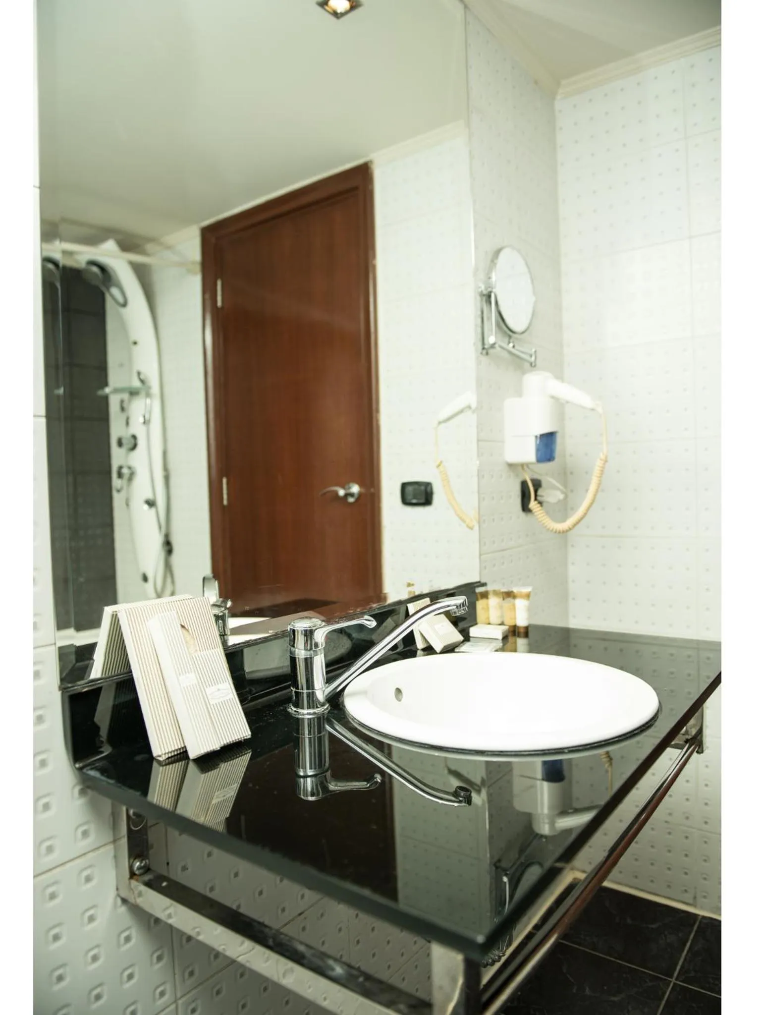 Bathroom in Cherry Maryski Hotel