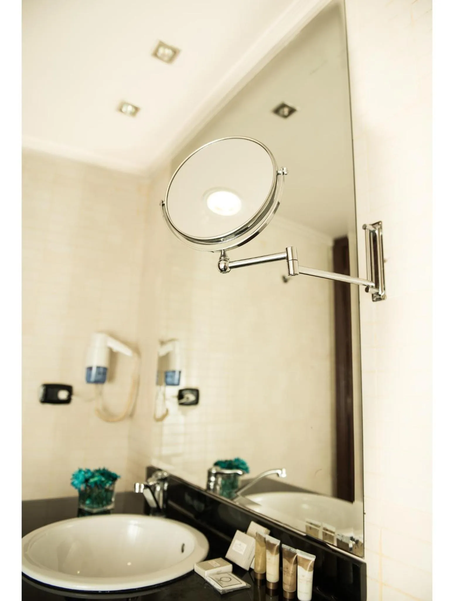 Bathroom in Cherry Maryski Hotel