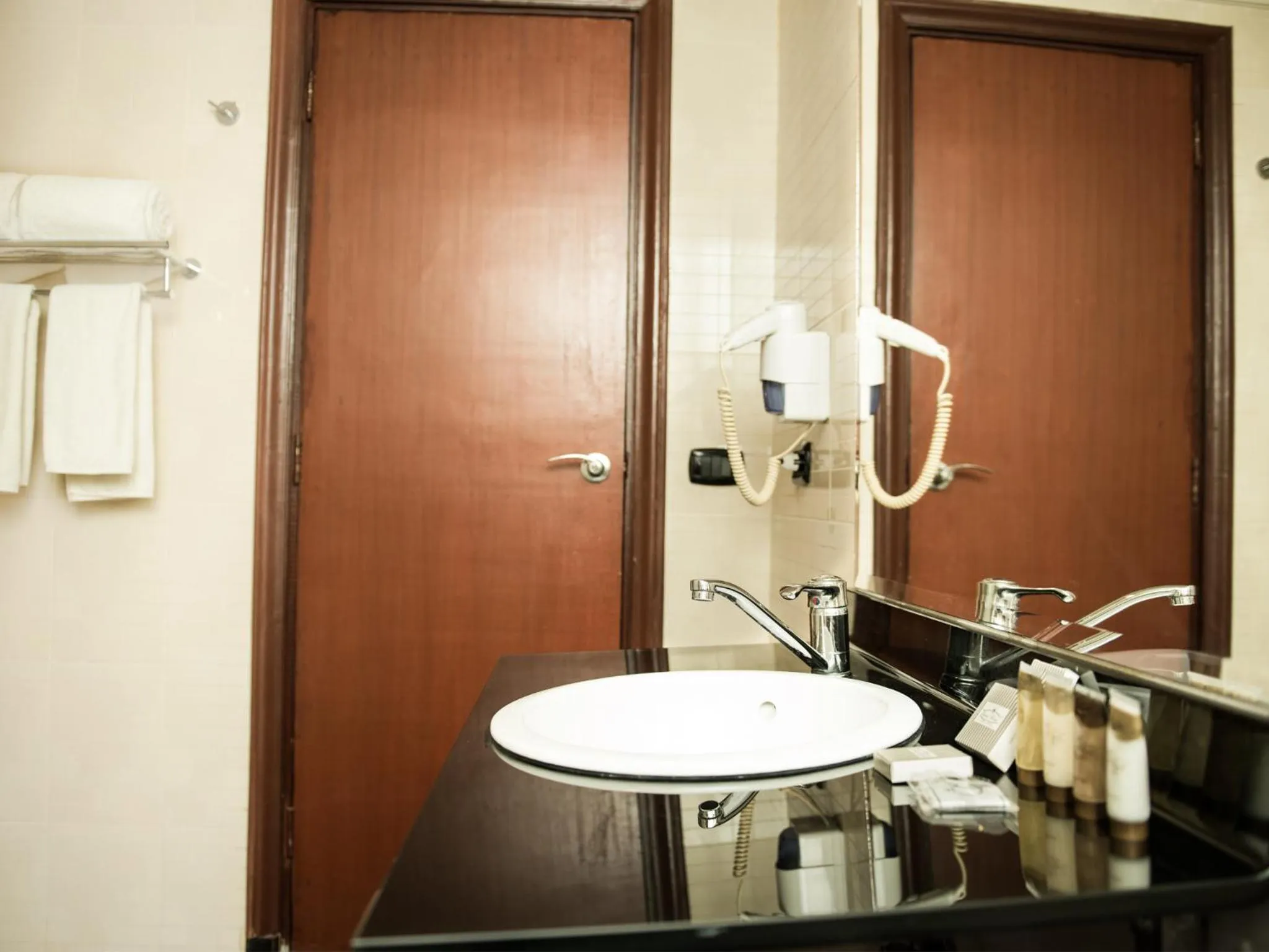 Bathroom in Cherry Maryski Hotel