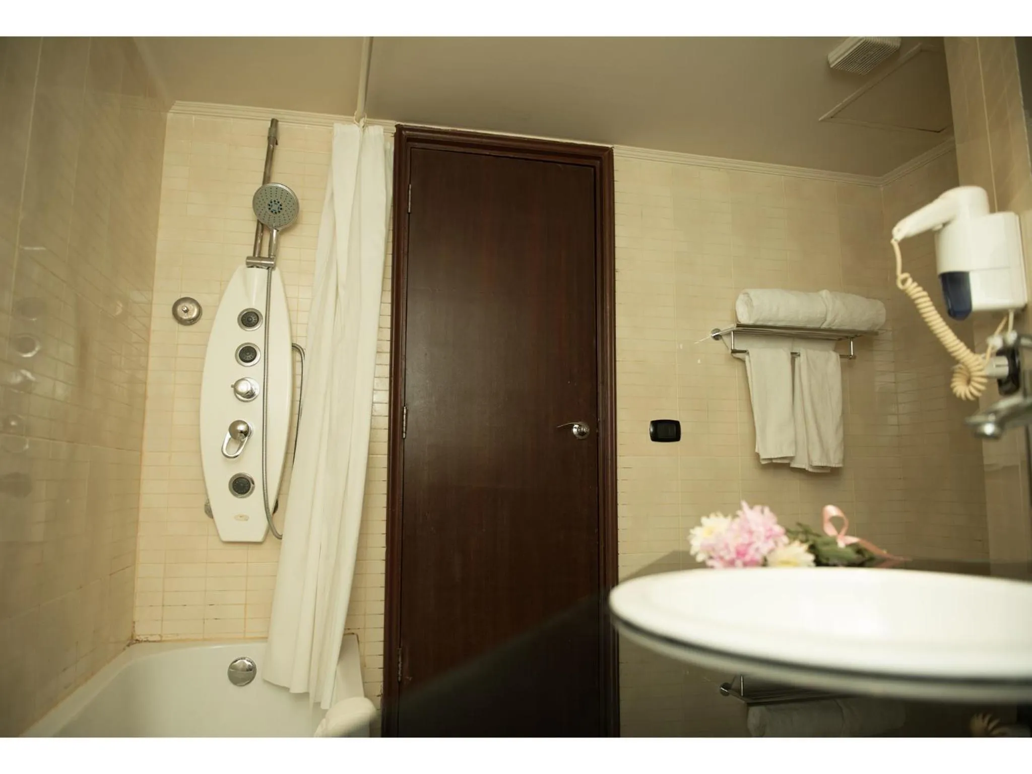 Bathroom in Cherry Maryski Hotel