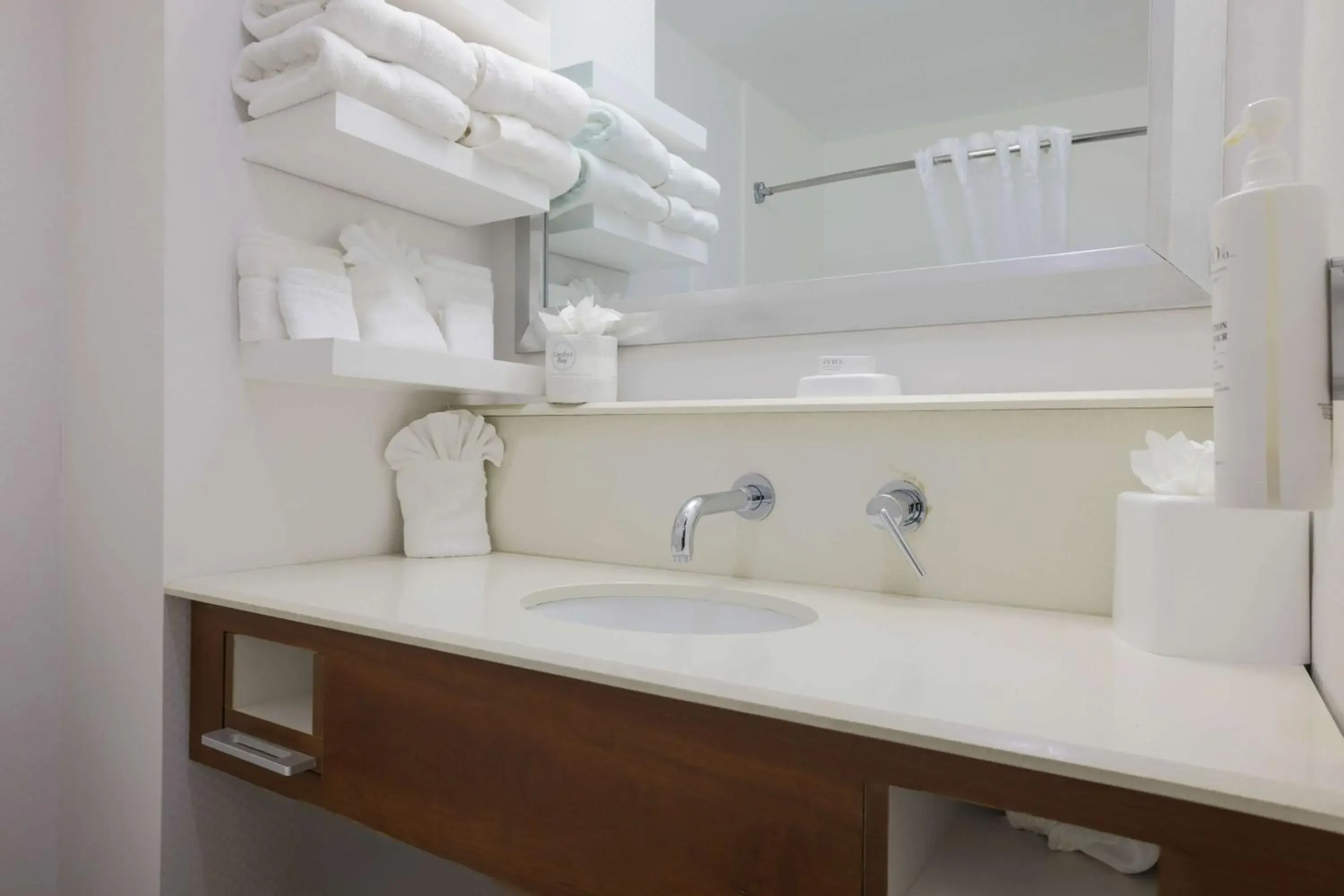 King Room with King Bed - Non-Smoking in Hampton Inn Raleigh/Garner King Room with King Bed - Non-Smoking in Hampton Inn Raleigh/Garner