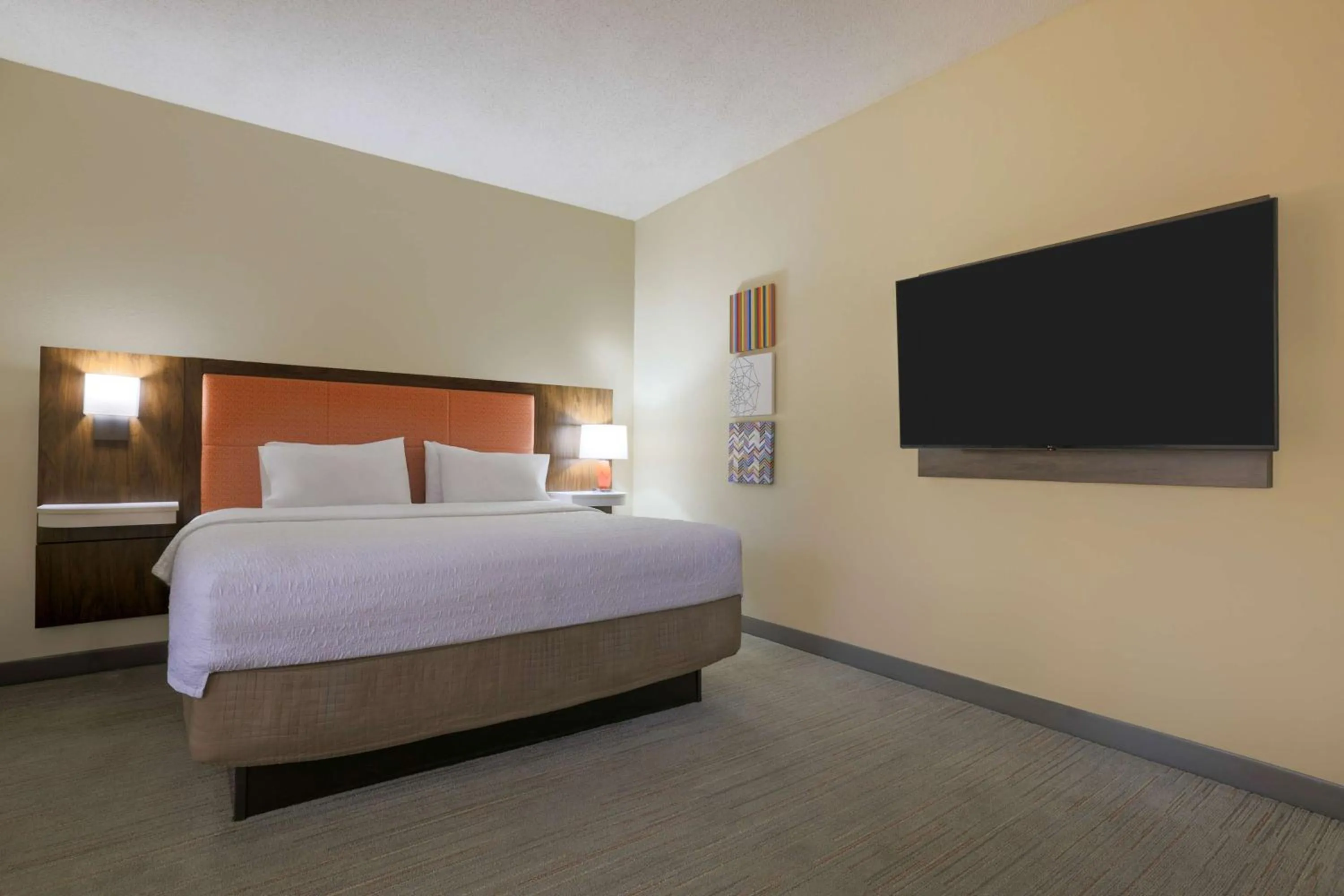 Bed in Hampton Inn Raleigh/Garner