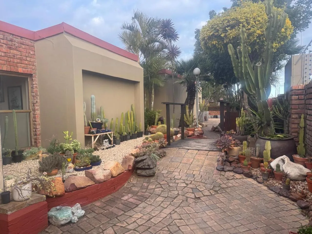 Property building in A La Martha's Air-Port Guest House