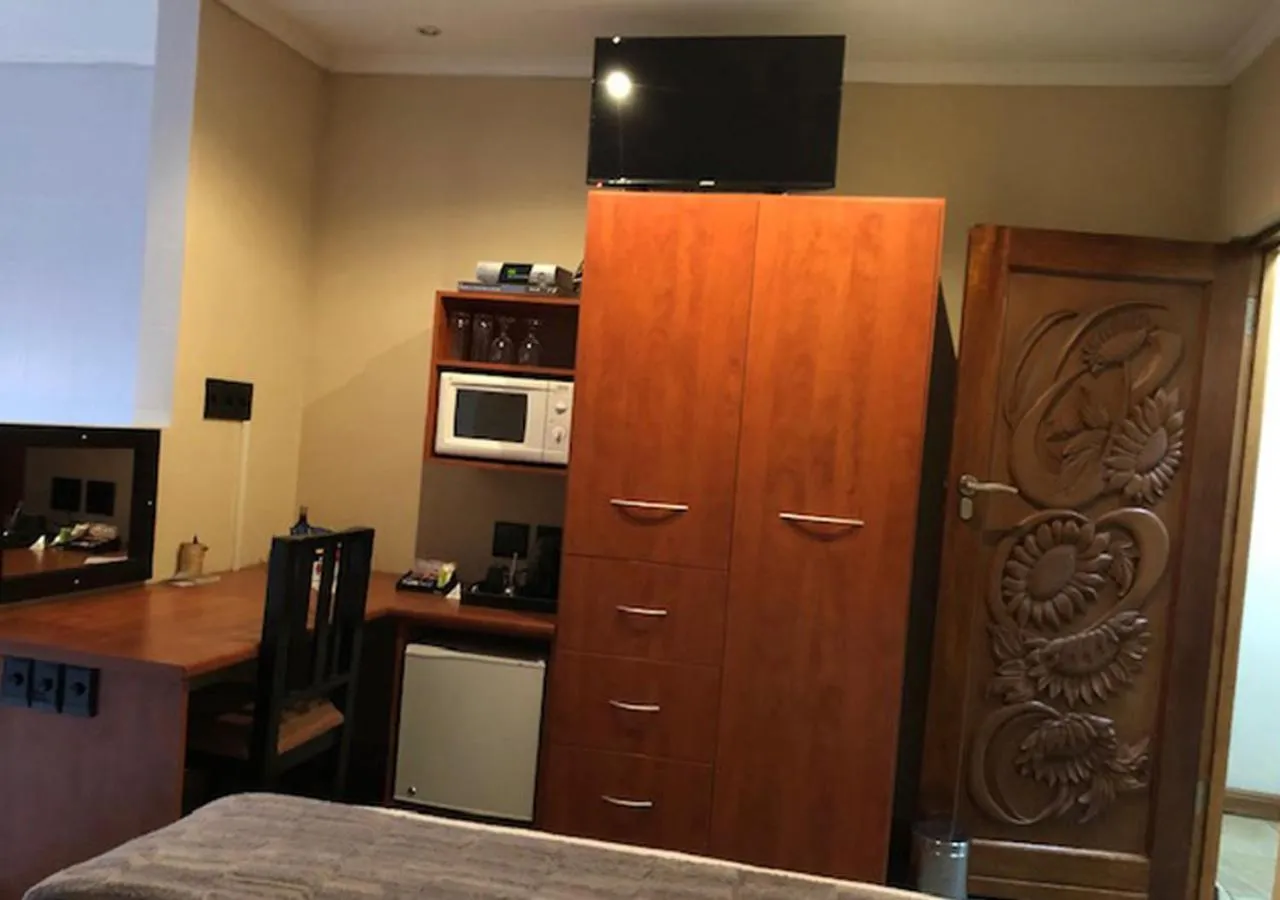 Bedroom, Bed in A La Martha's Air-Port Guest House