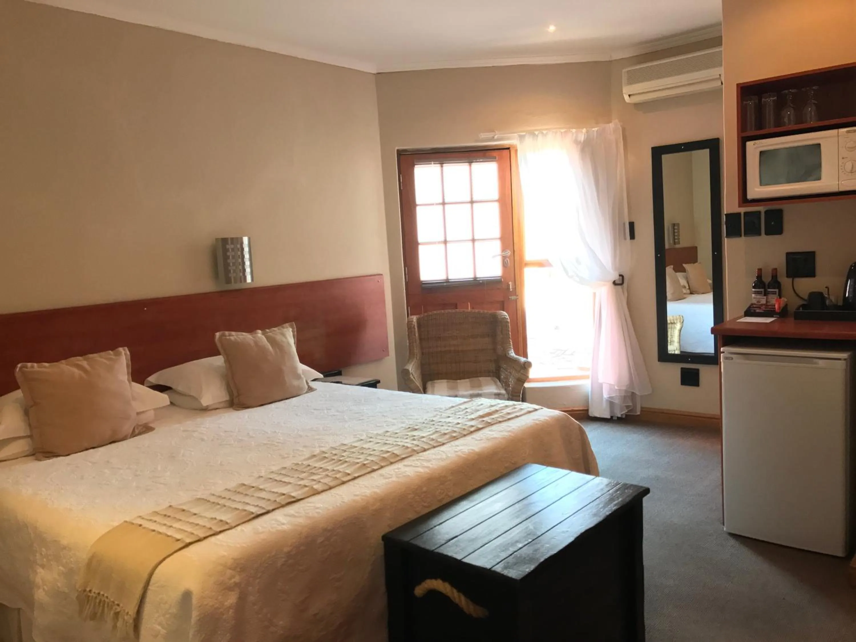 Photo of the whole room, Bed in A La Martha's Air-Port Guest House