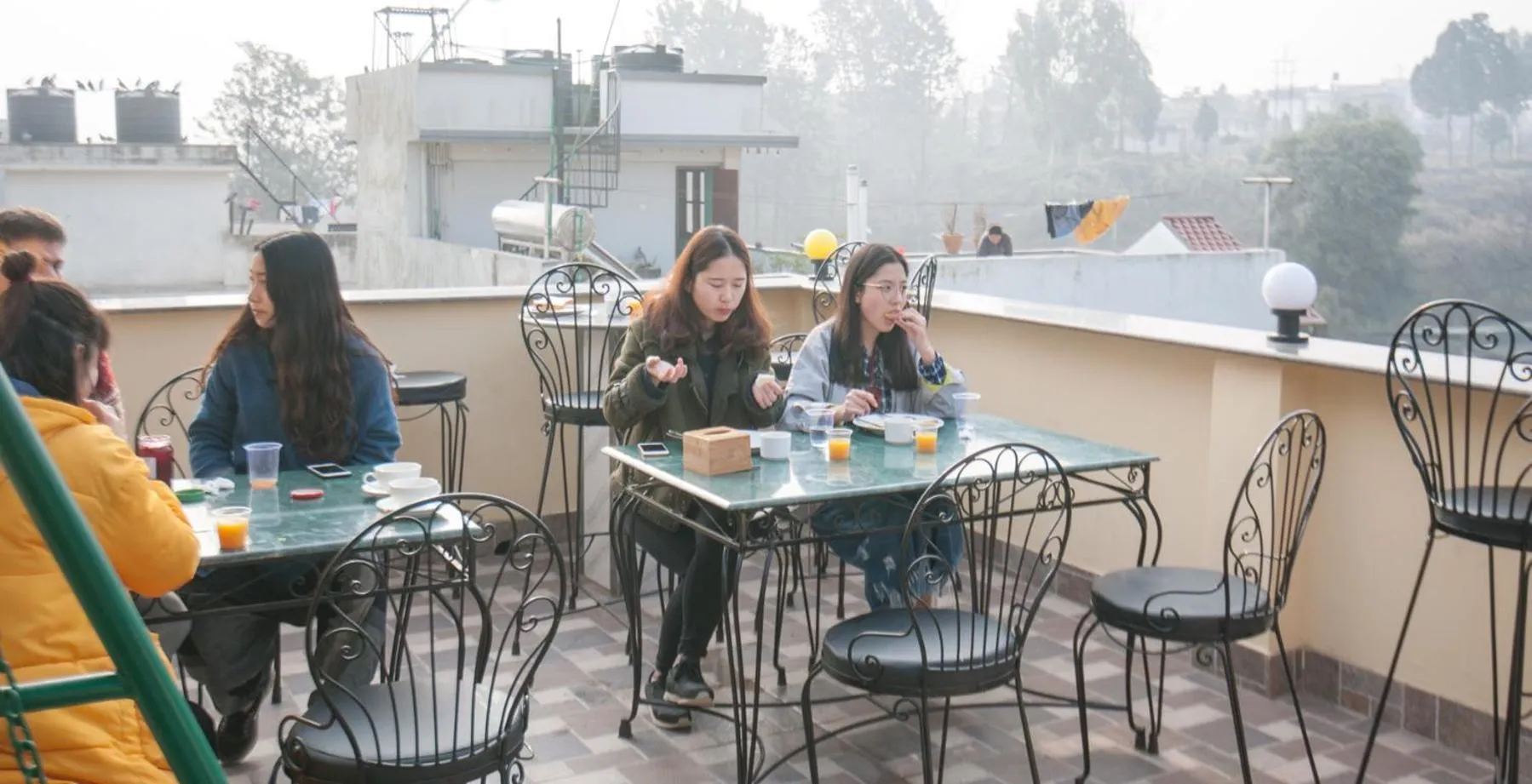 Restaurant/places to eat in Be Here Now