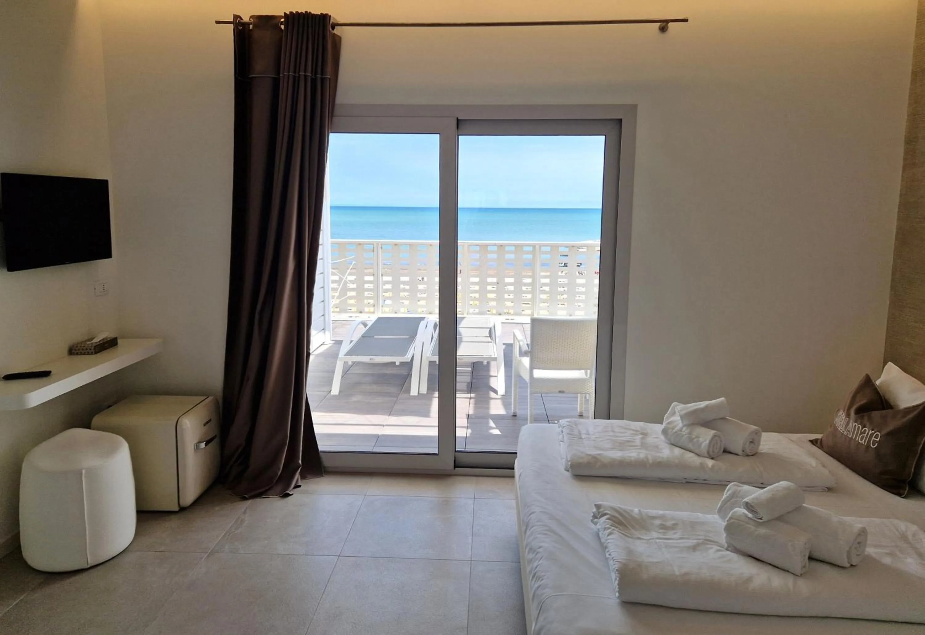 Bedroom, Bed in Stellamare