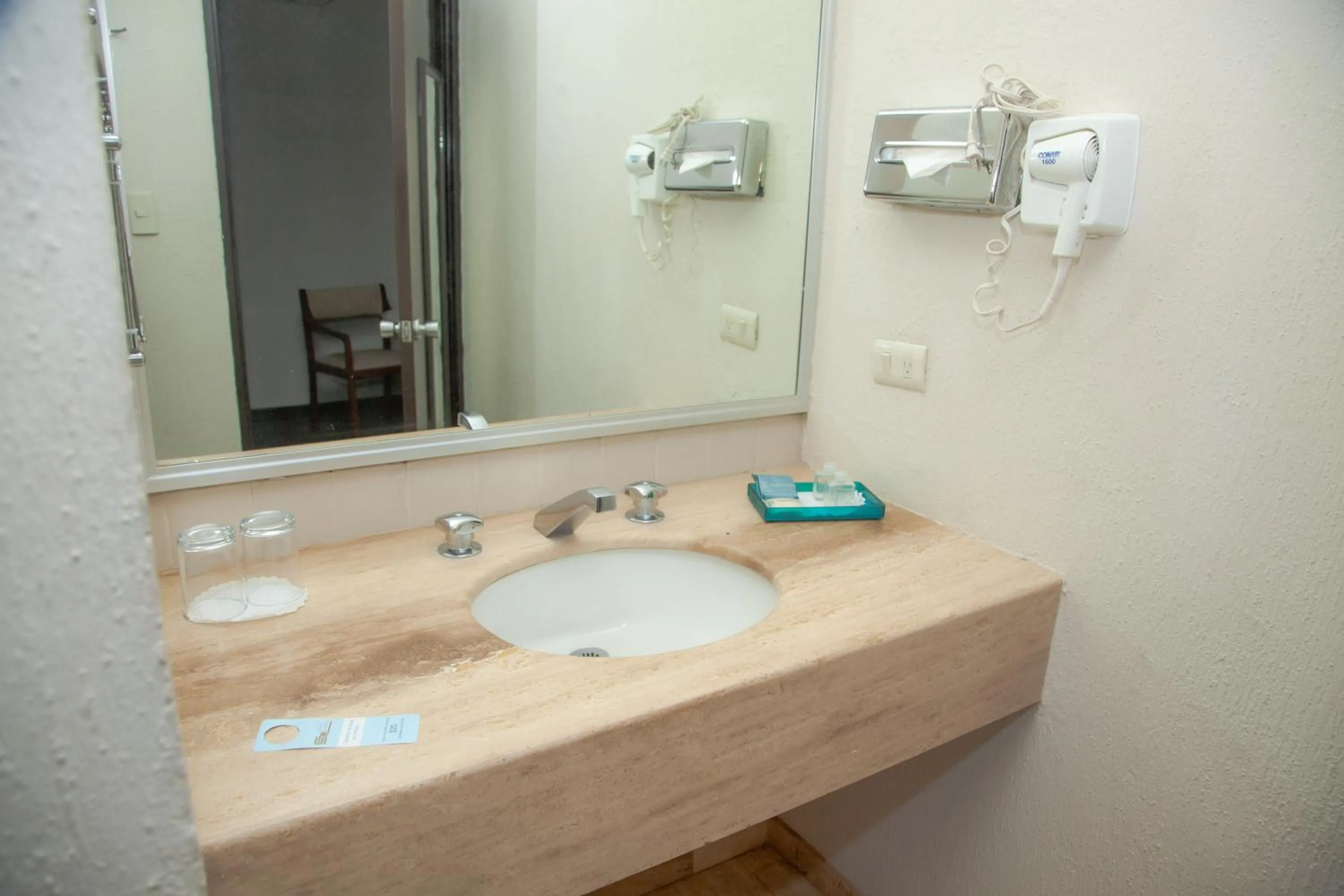 Bathroom in Hotel San Marcos Express