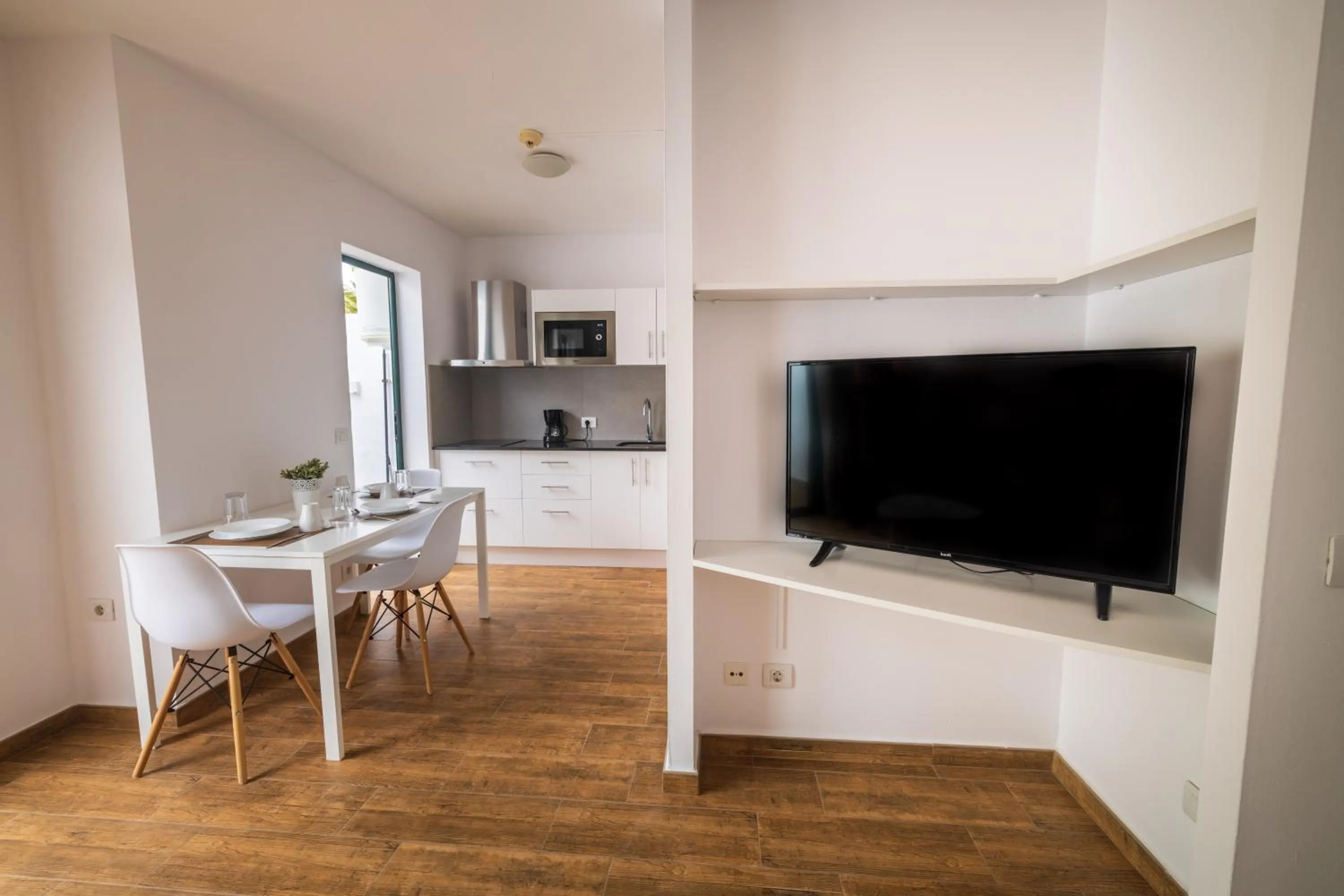 TV and multimedia in Apartamentos Los Rosales