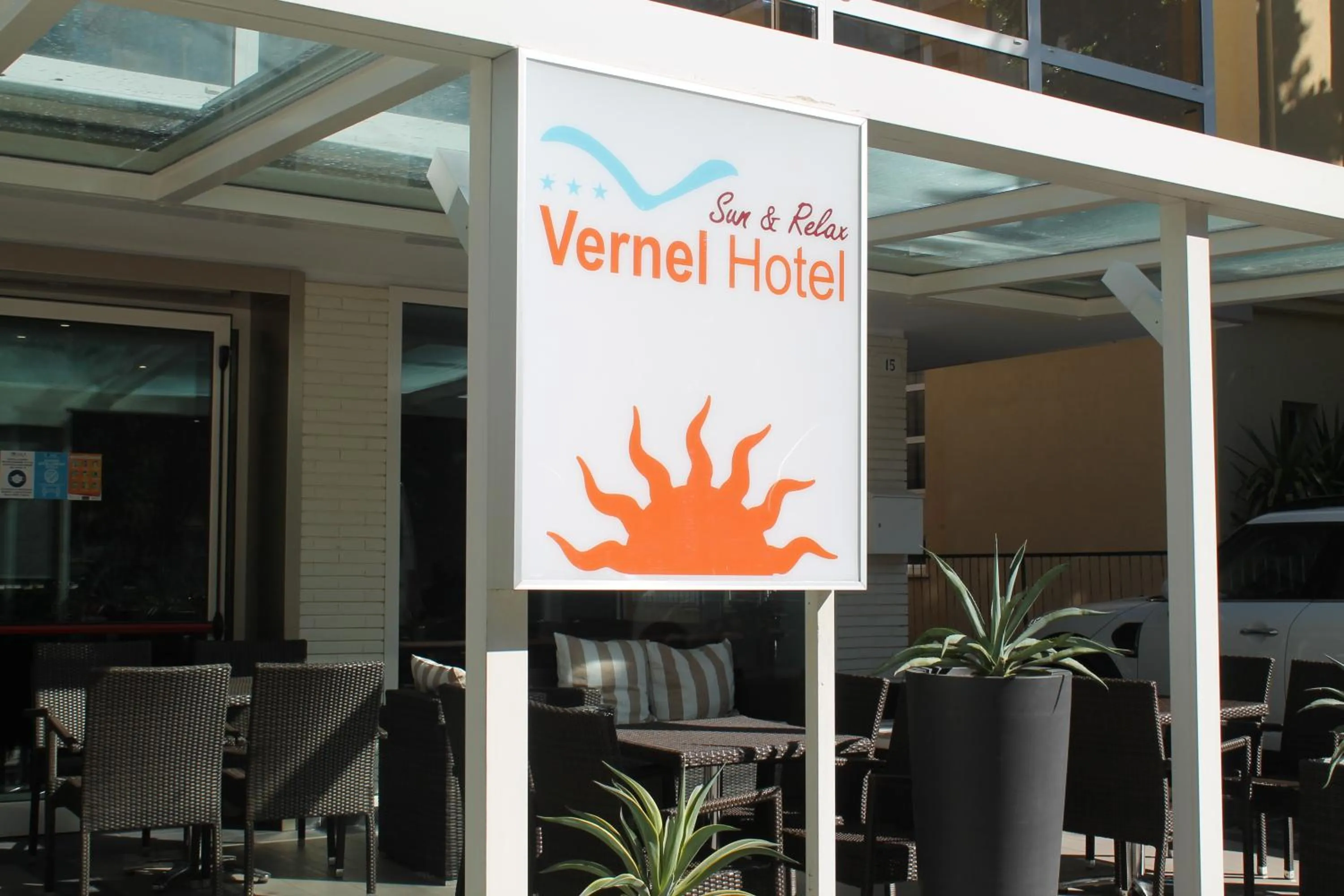 Facade/entrance in Hotel Vernel