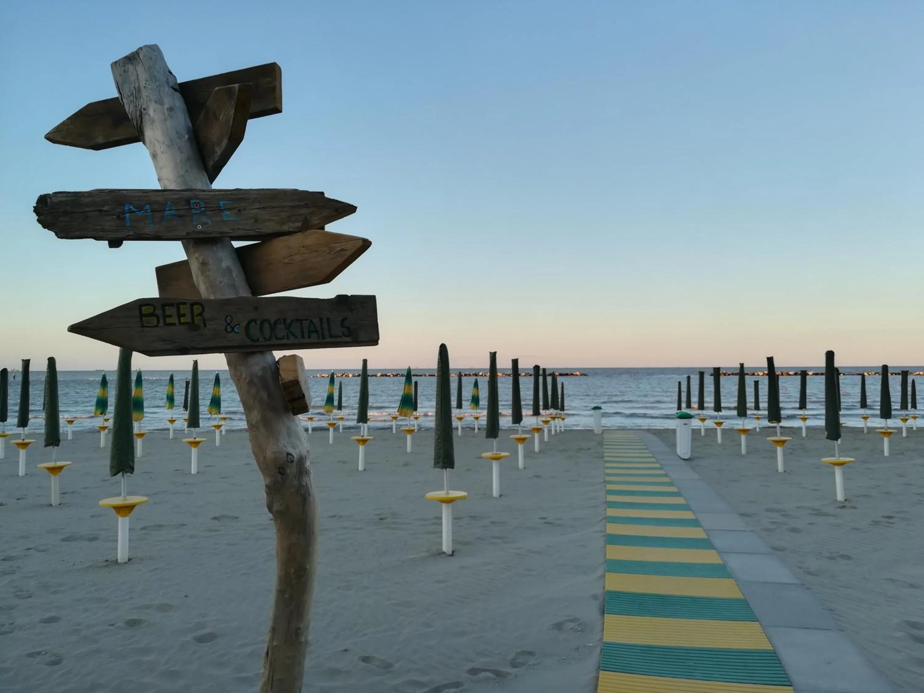 Beach in Aurora Residence