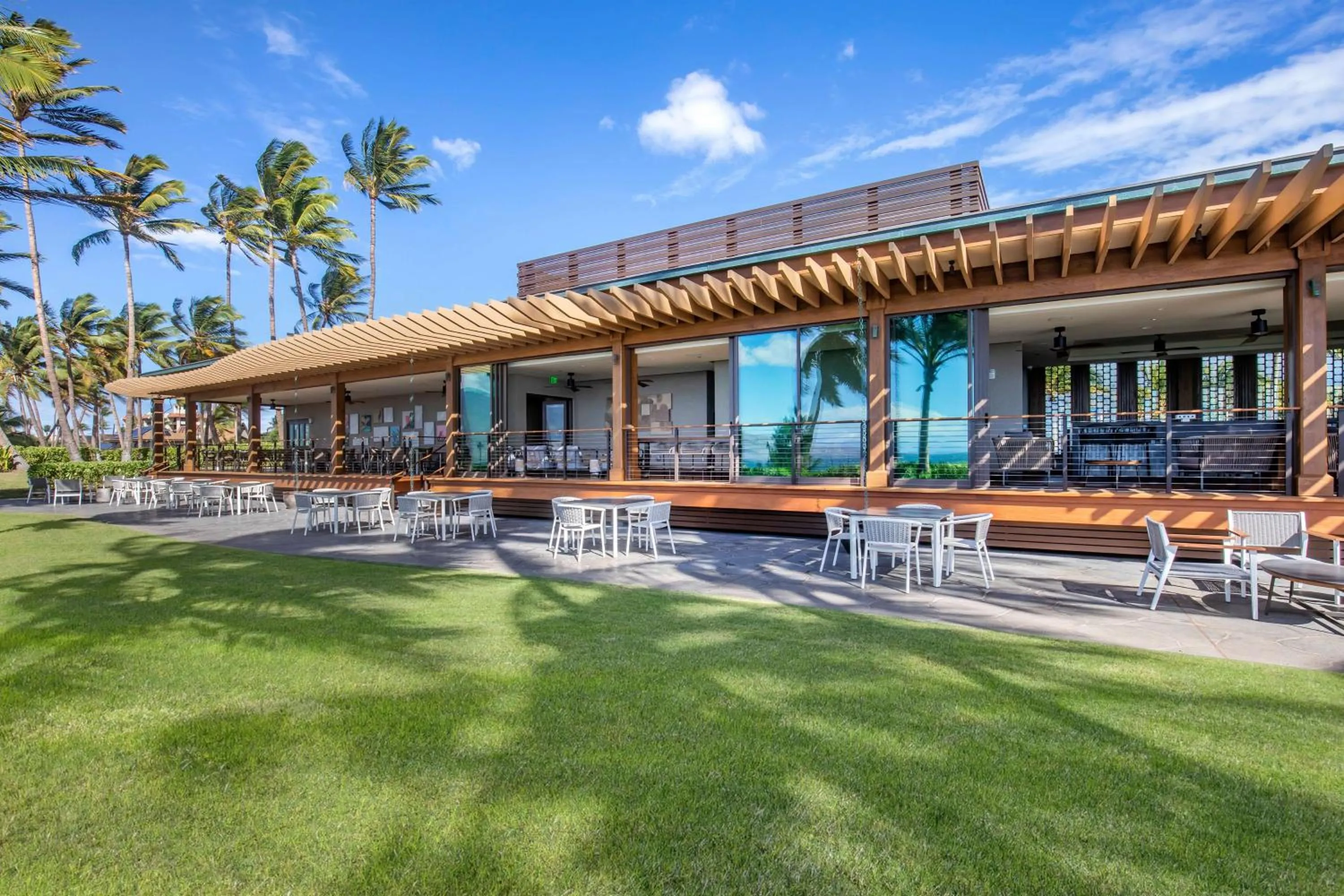 Property building in Hilton Grand Vacations Club Maui Bay Villas
