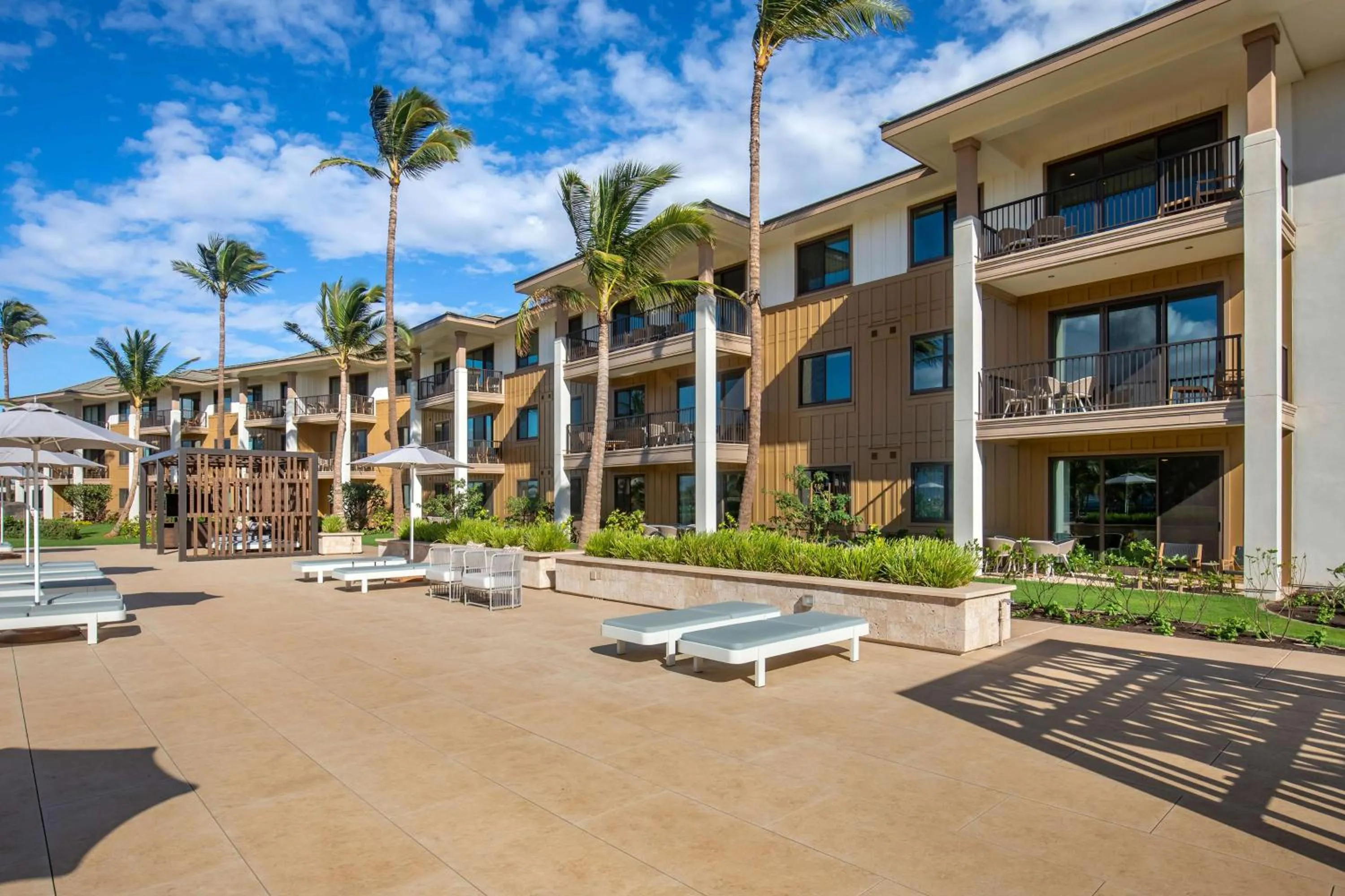 Property building in Hilton Grand Vacations Club Maui Bay Villas