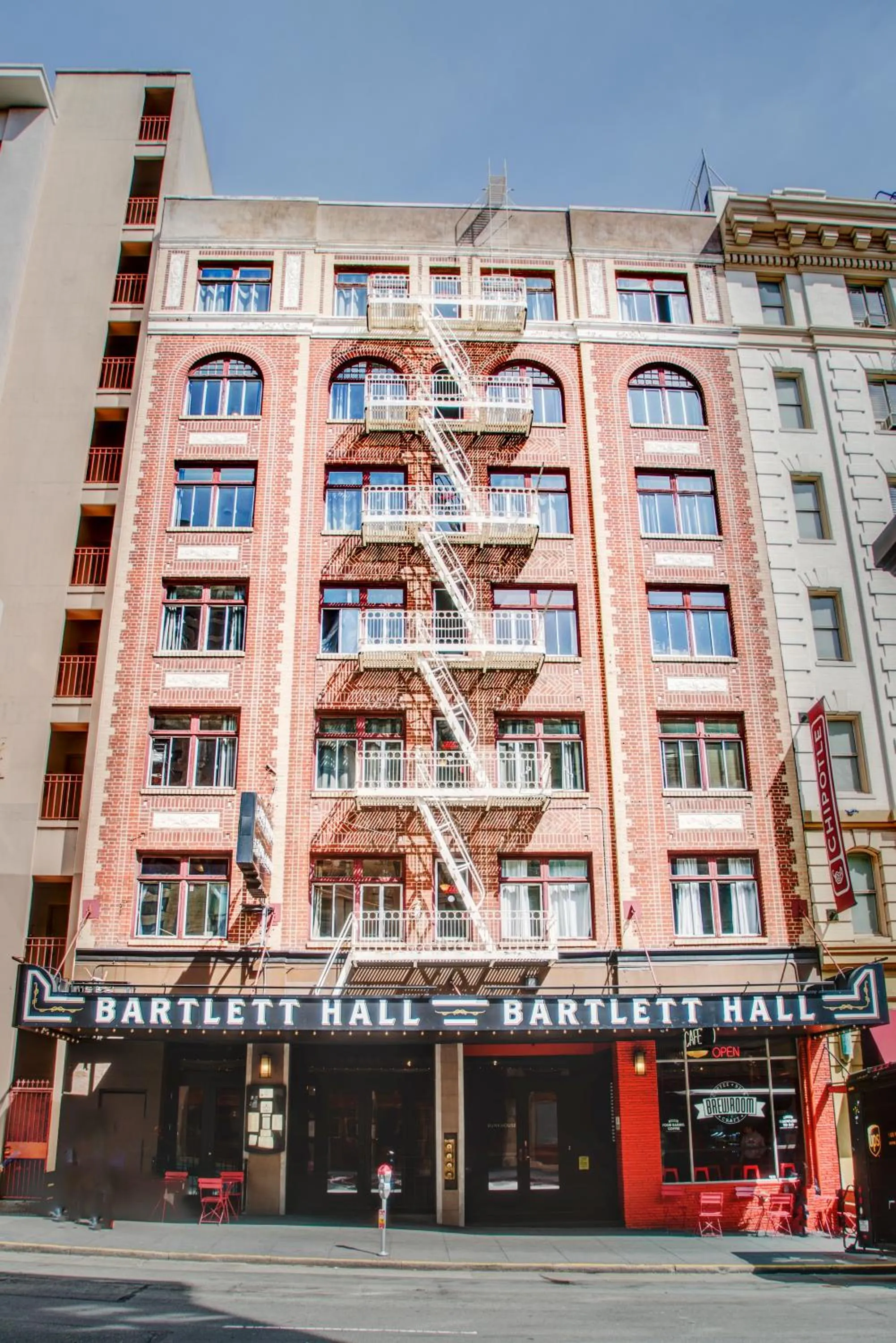 Property building in The Bartlett Hotel and Guesthouse